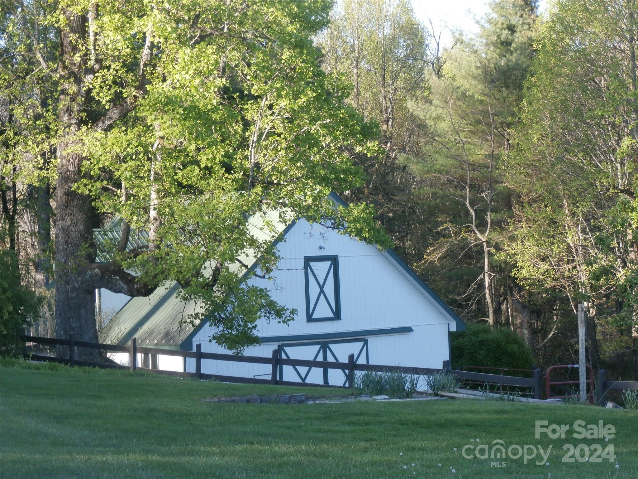 288 Firetower Road — Spruce Pine