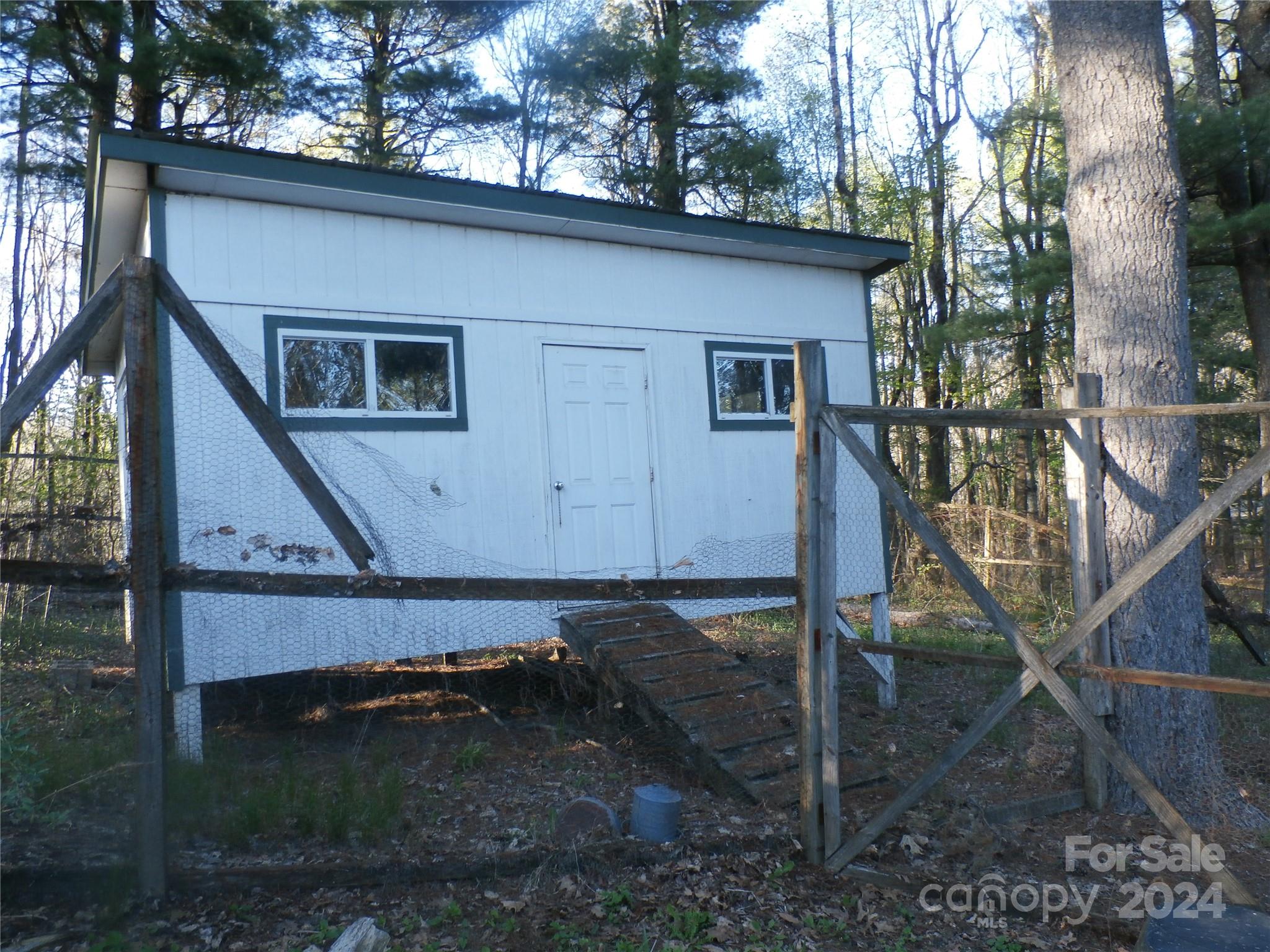 288 Firetower Road — Spruce Pine