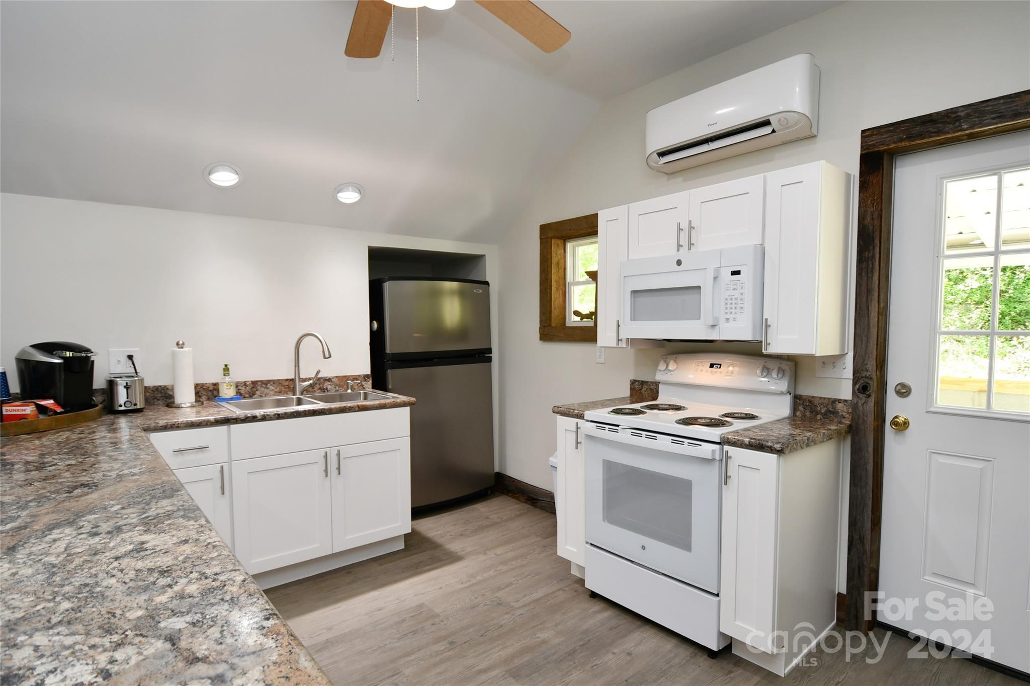 2180 Pigeon Roost Road — Green Mountain