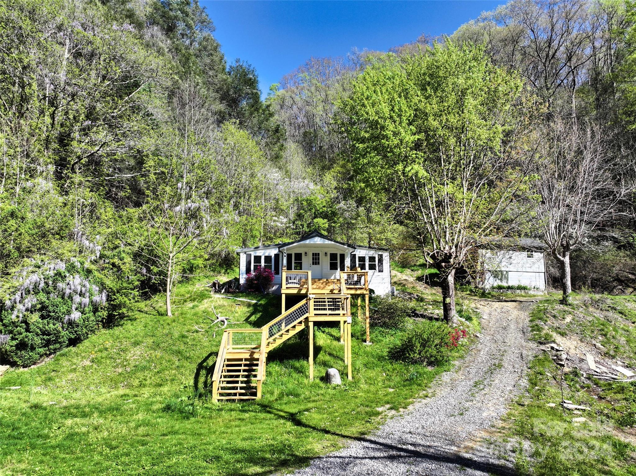 2180 Pigeon Roost Road — Green Mountain