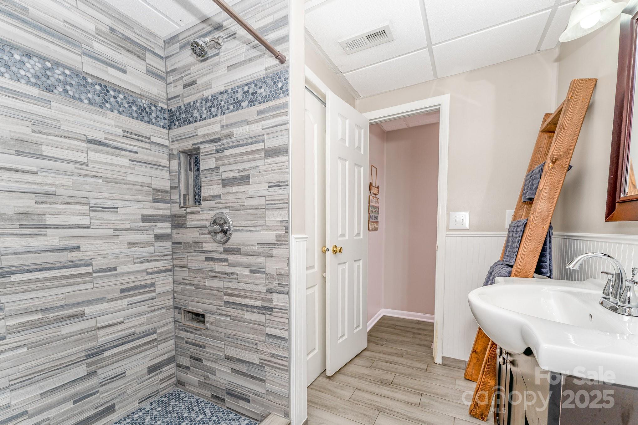 231 Badin View Road — New London