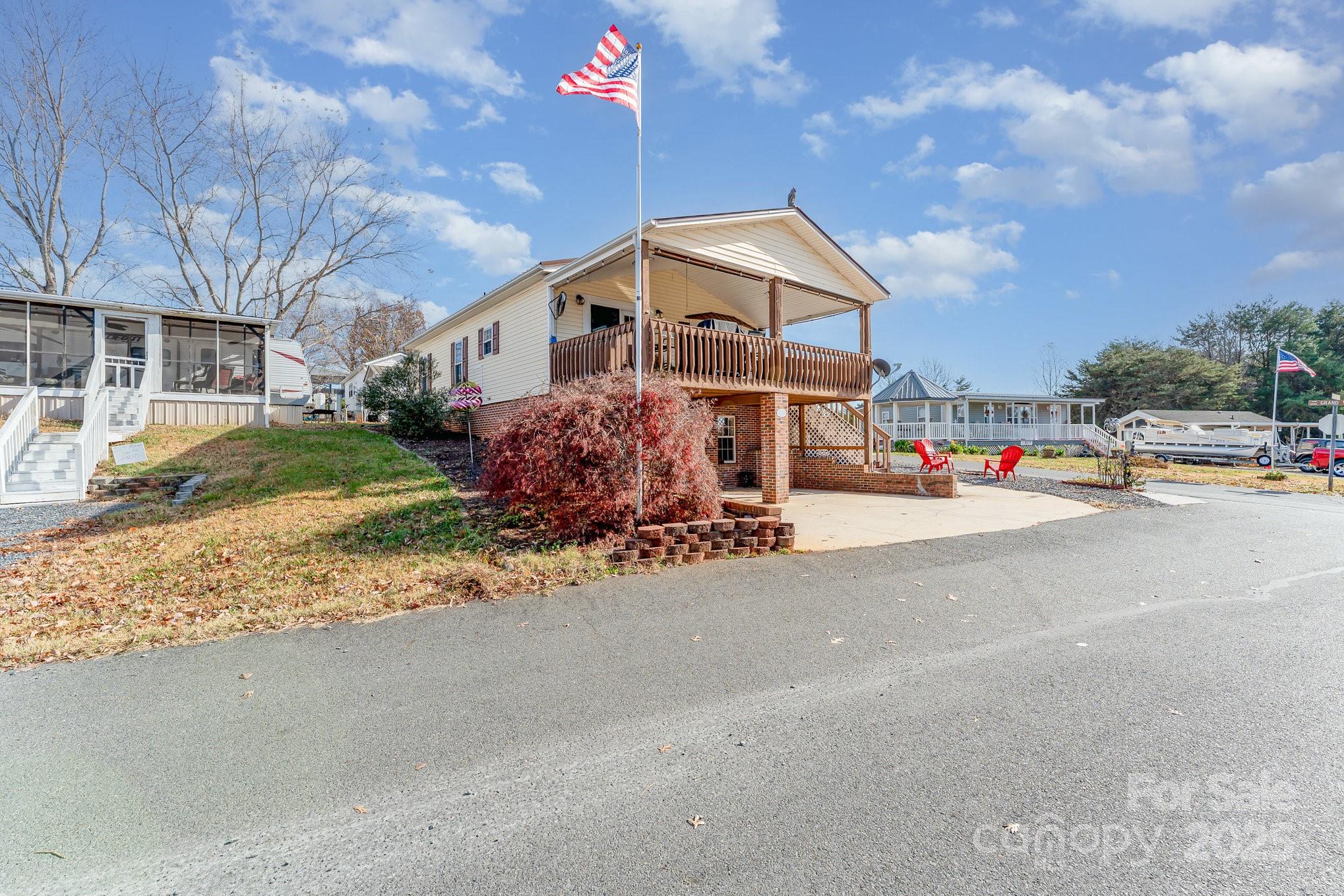 231 Badin View Road — New London
