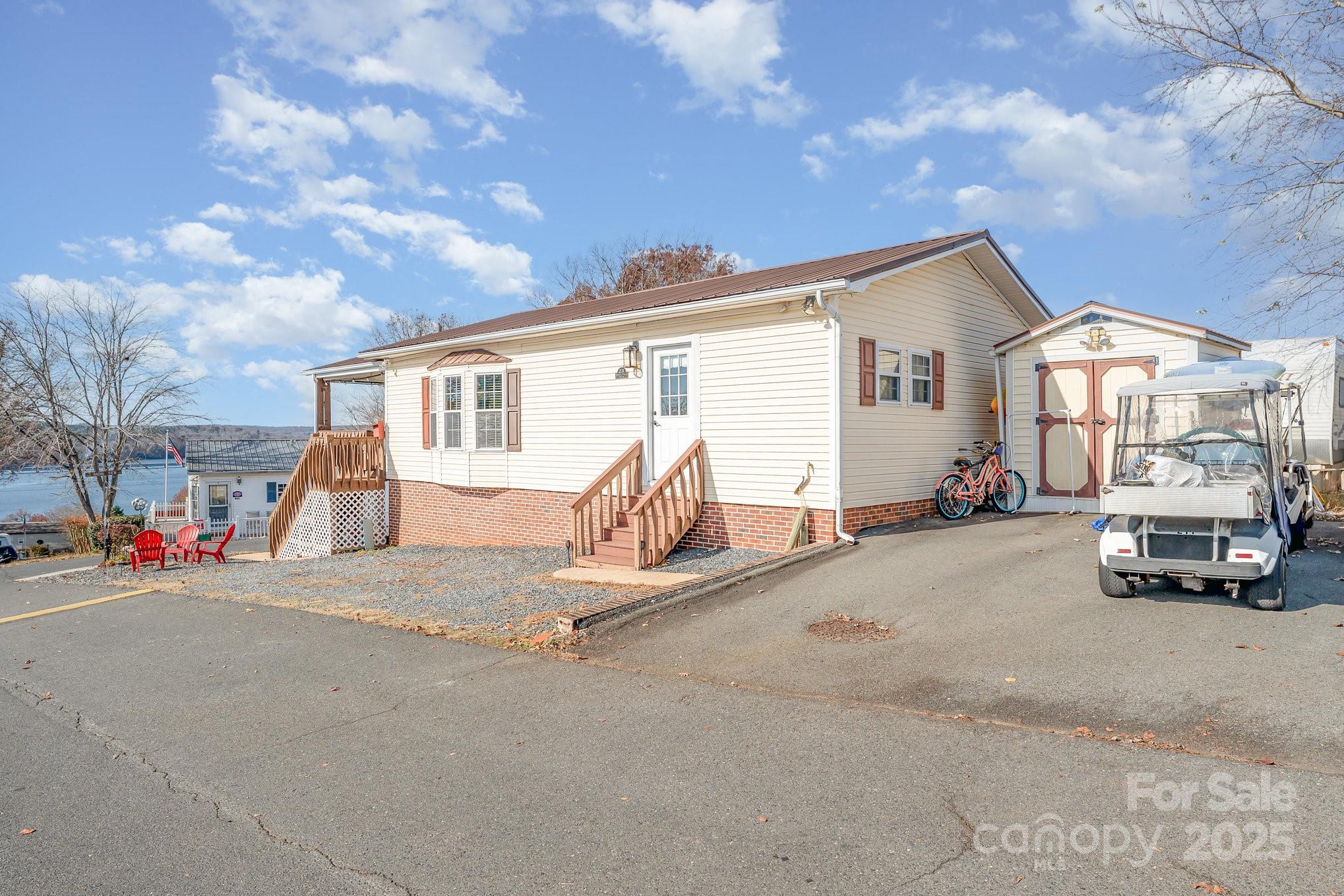 231 Badin View Road — New London