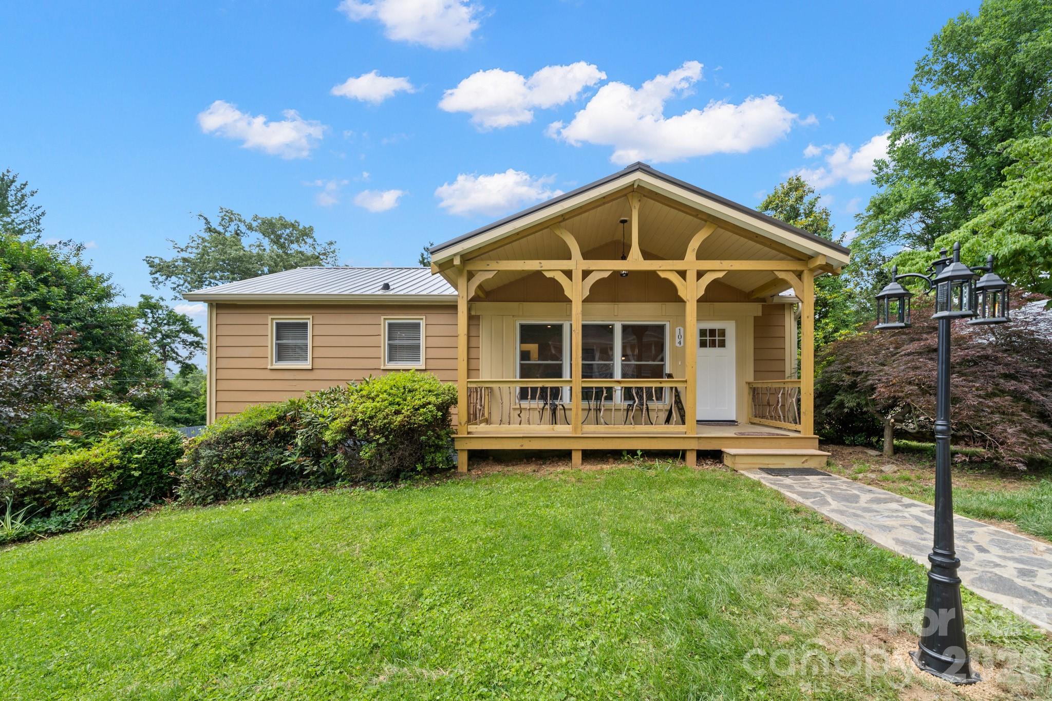 104 Maney Avenue — Asheville