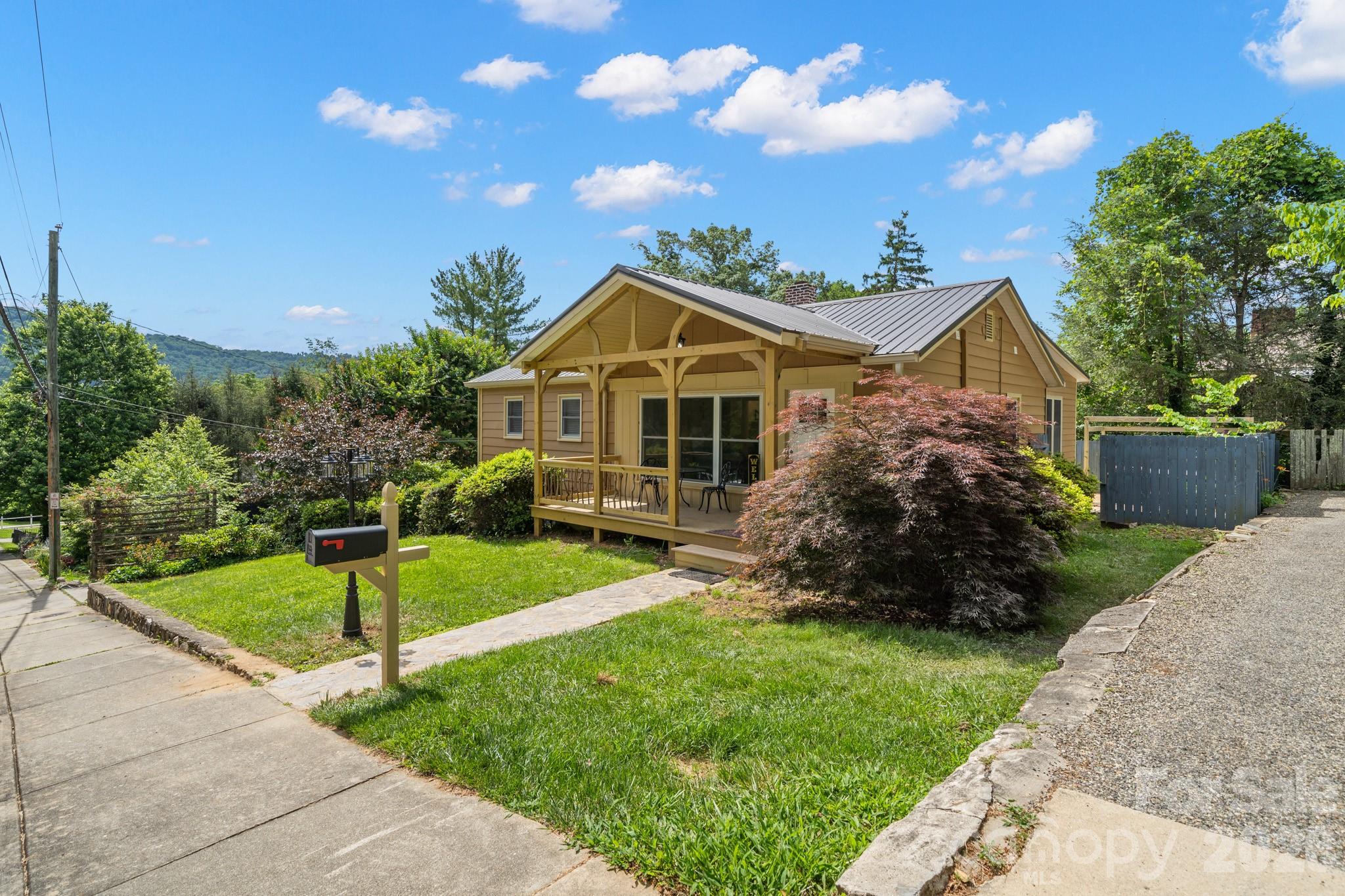 104 Maney Avenue — Asheville