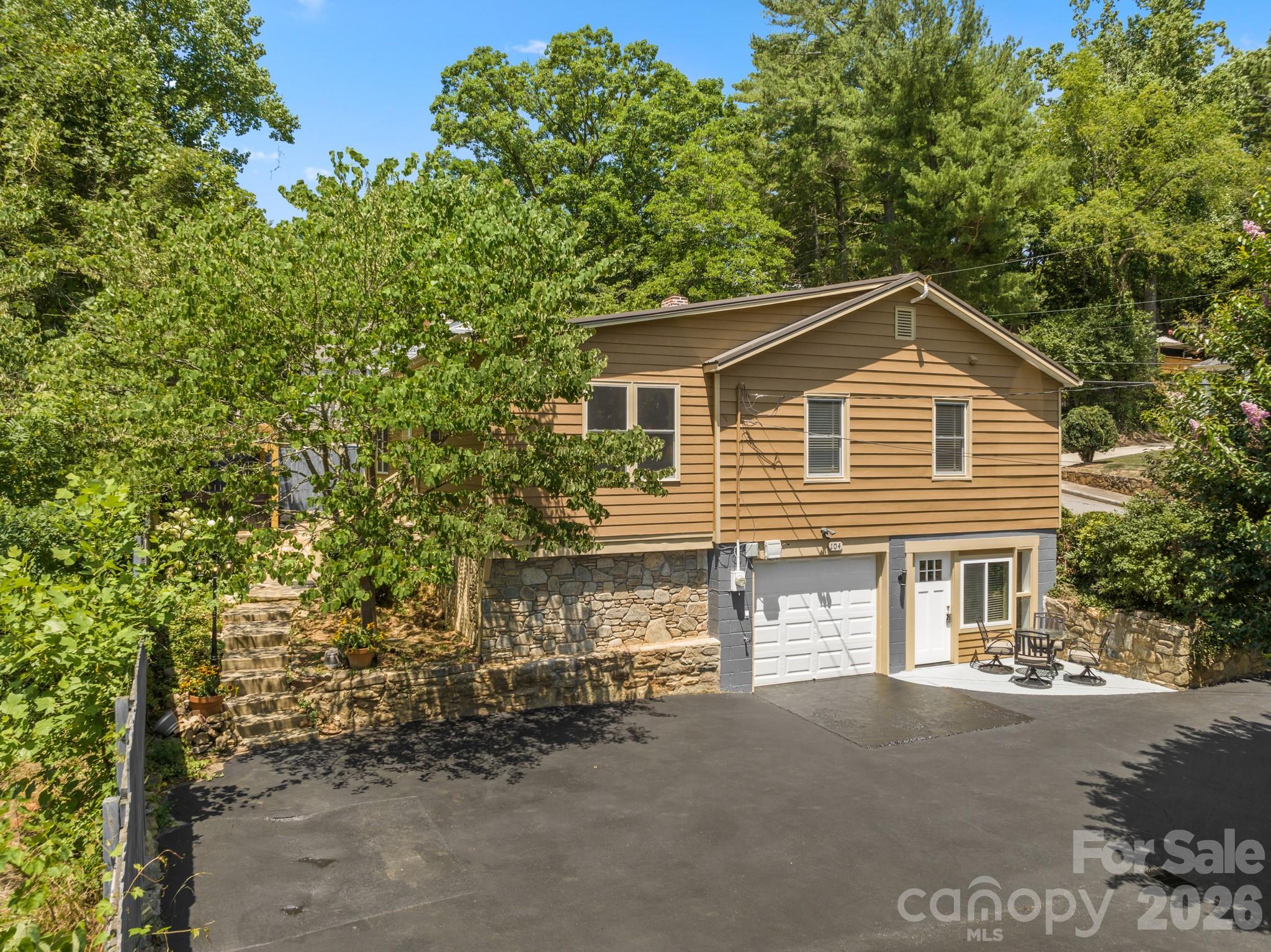 104 Maney Avenue — Asheville