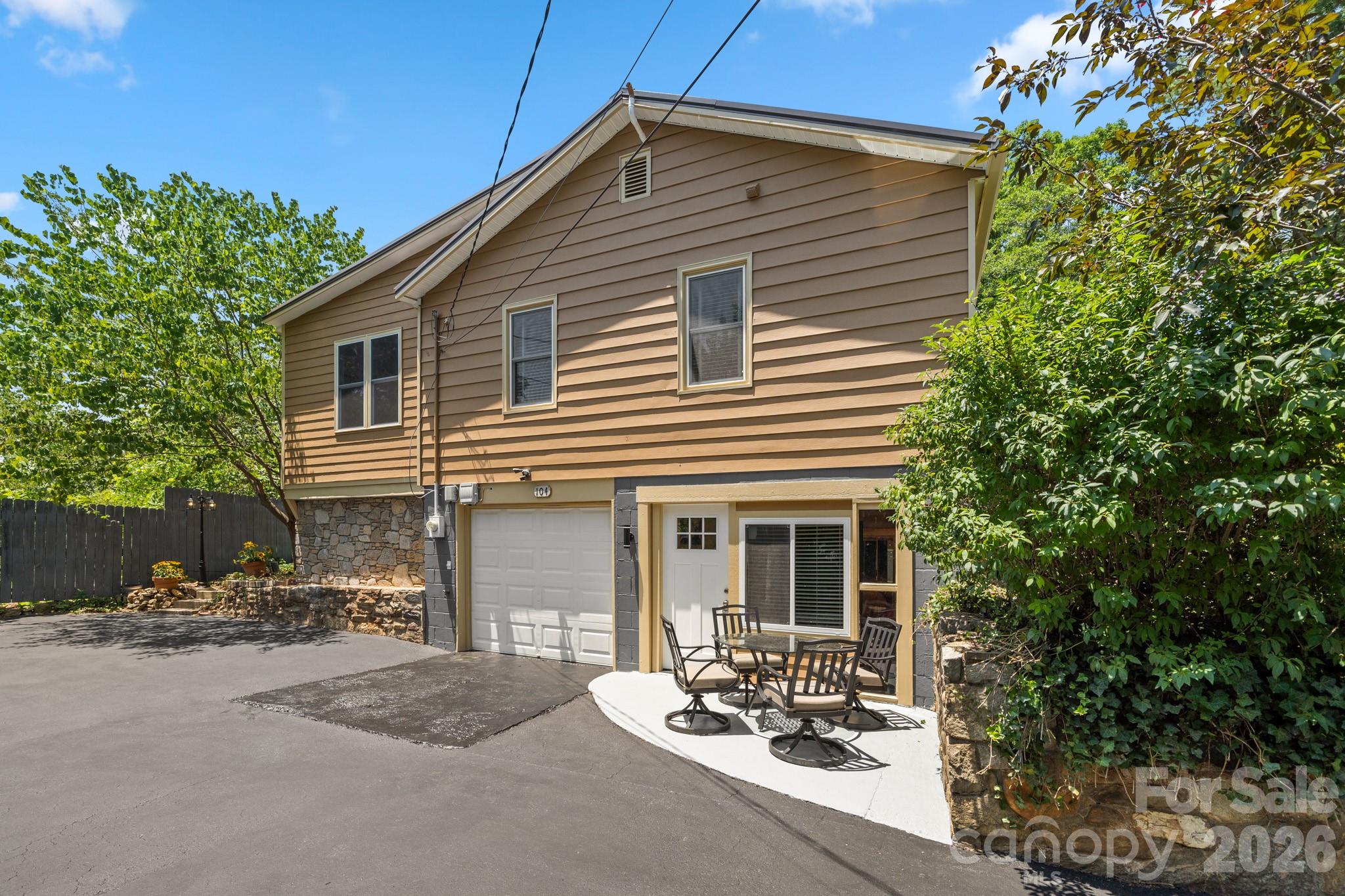 104 Maney Avenue — Asheville