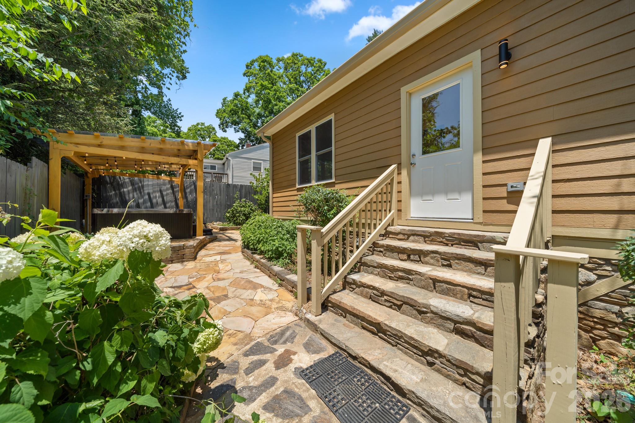 104 Maney Avenue — Asheville