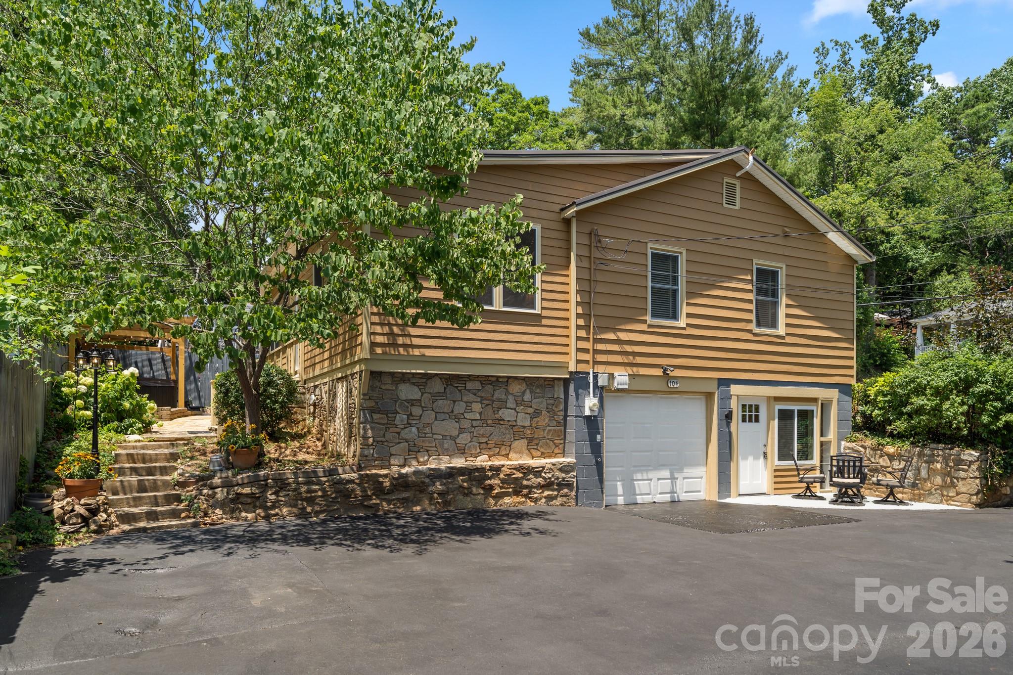 104 Maney Avenue — Asheville