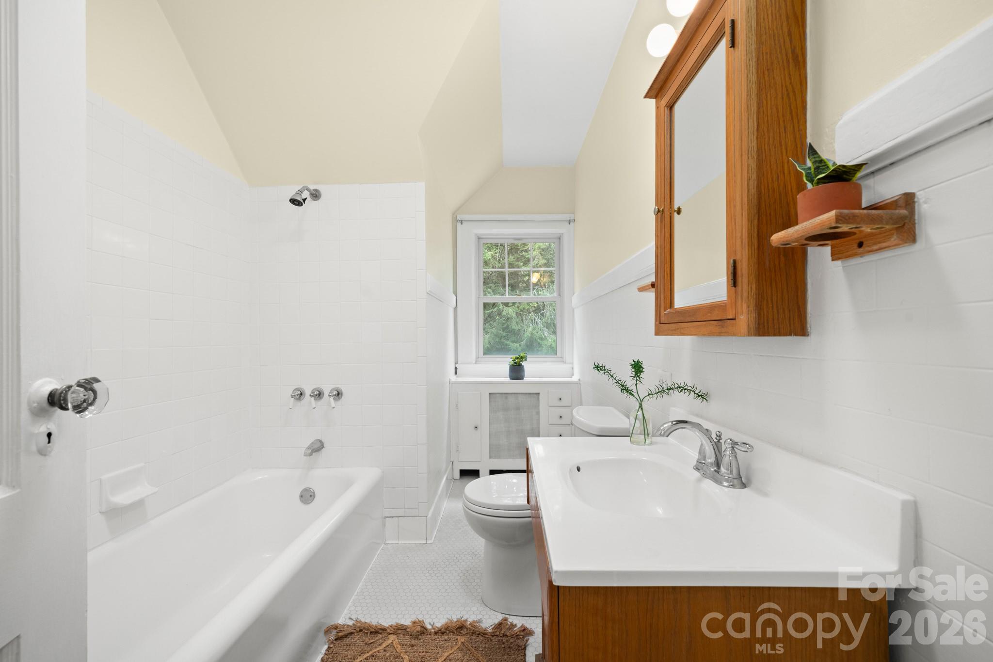 108 Lakewood Drive — Asheville