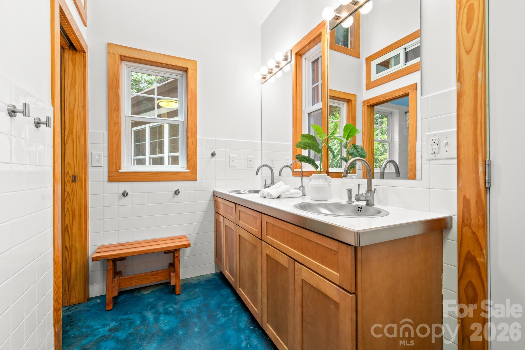 108 Lakewood Drive — Asheville