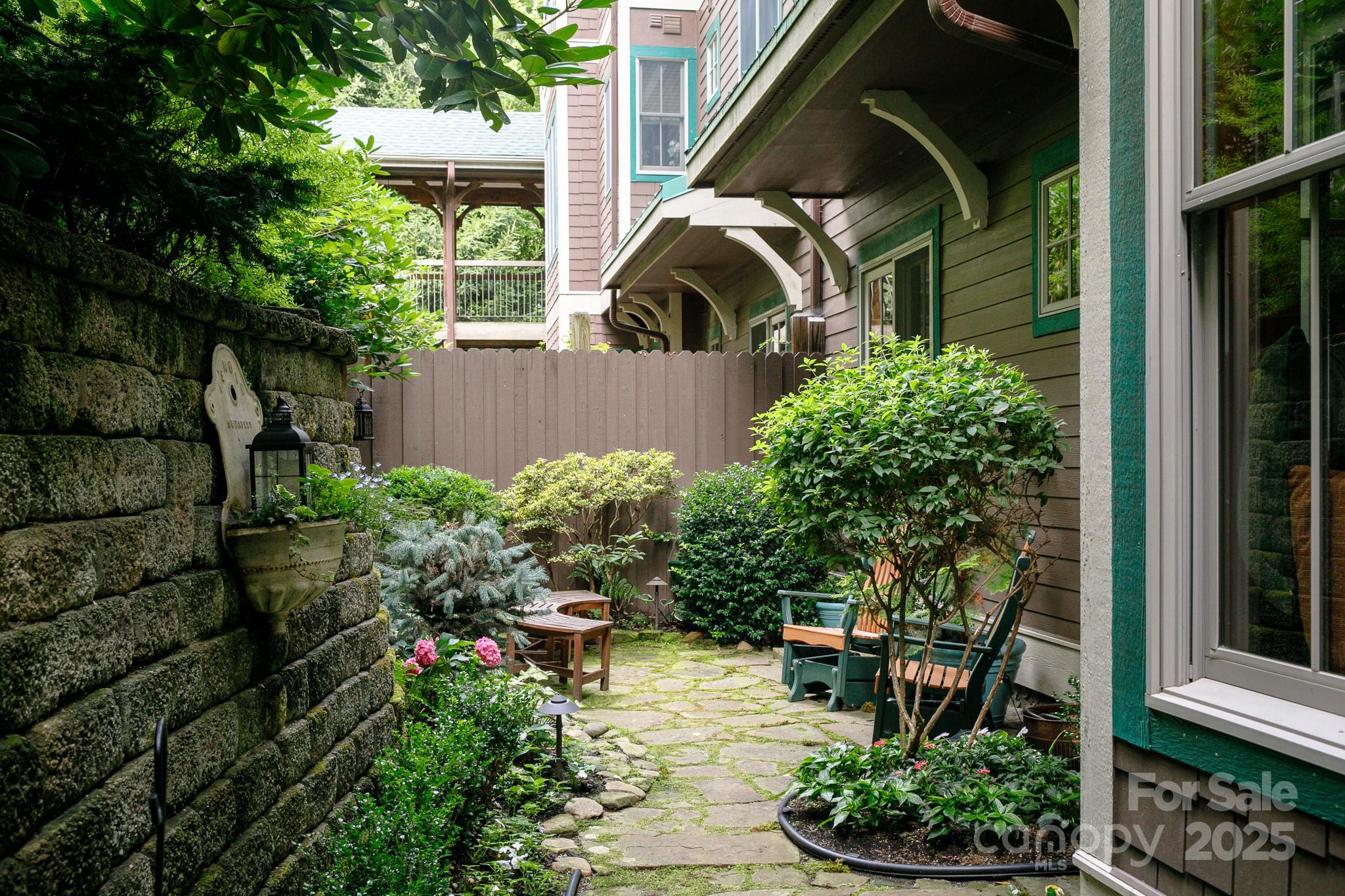 47 Creekside Way #H/102 — Burnsville