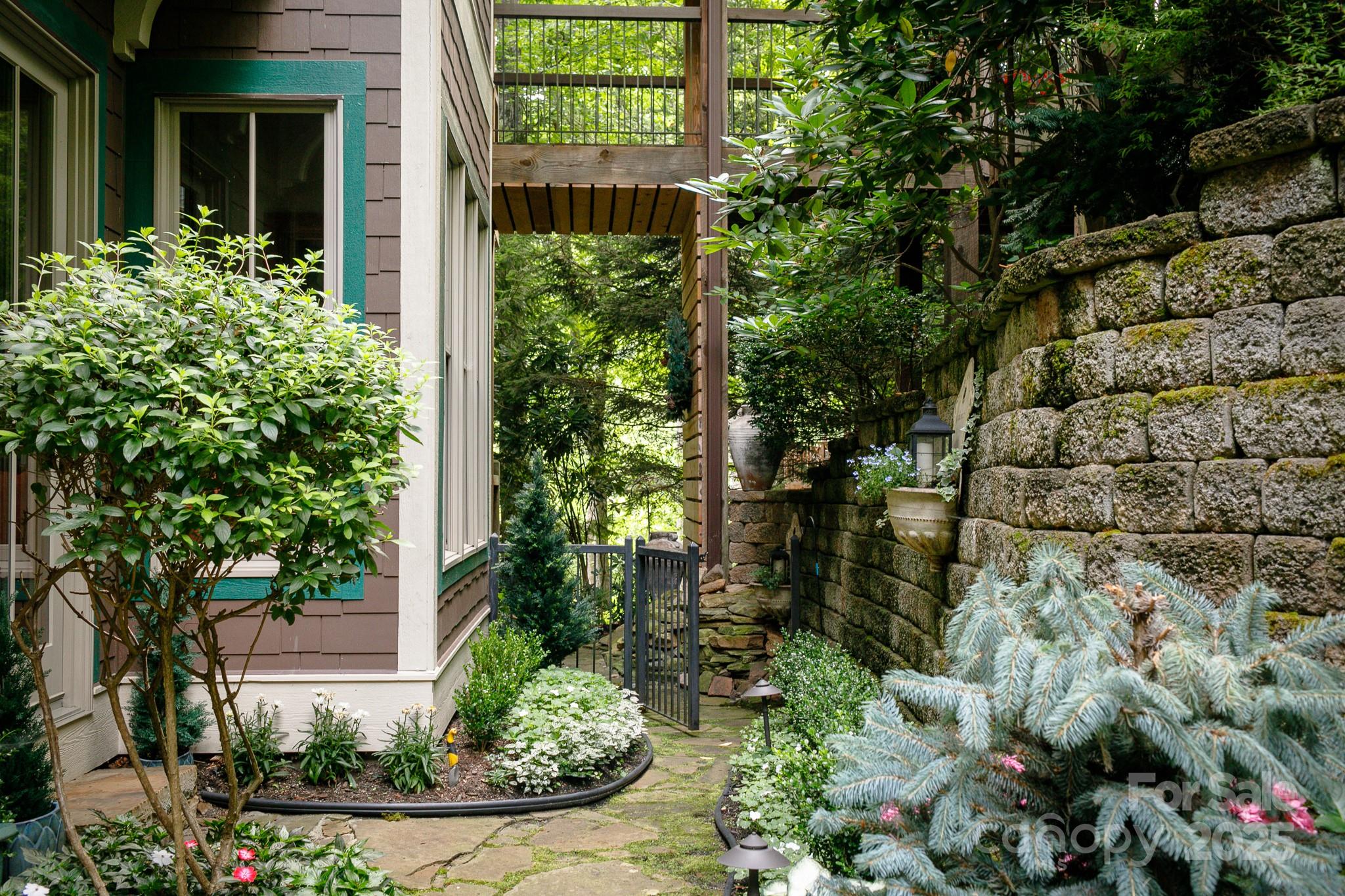 47 Creekside Way #H/102 — Burnsville
