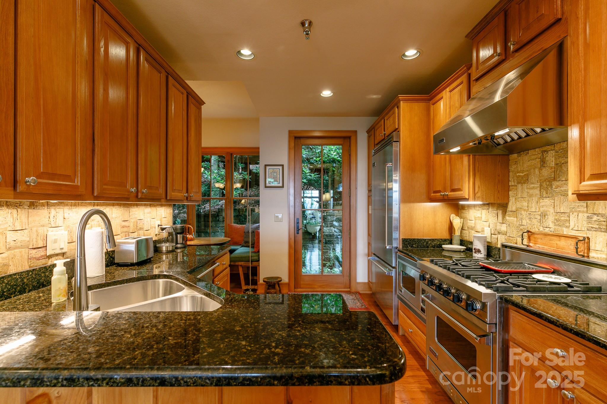 47 Creekside Way #H/102 — Burnsville