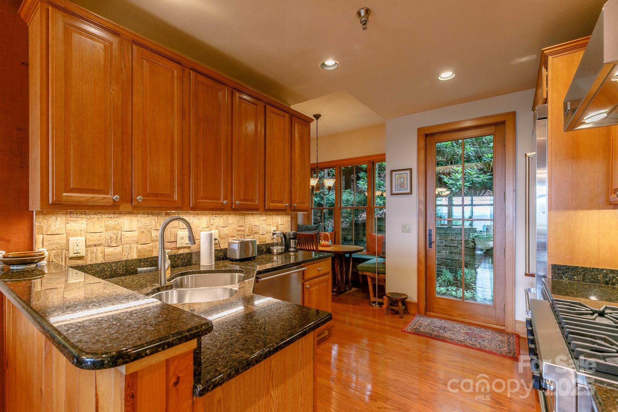 47 Creekside Way #H/102 — Burnsville
