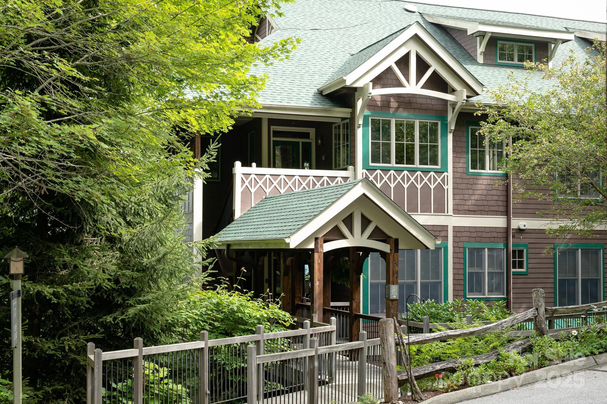 47 Creekside Way #H/102 — Burnsville