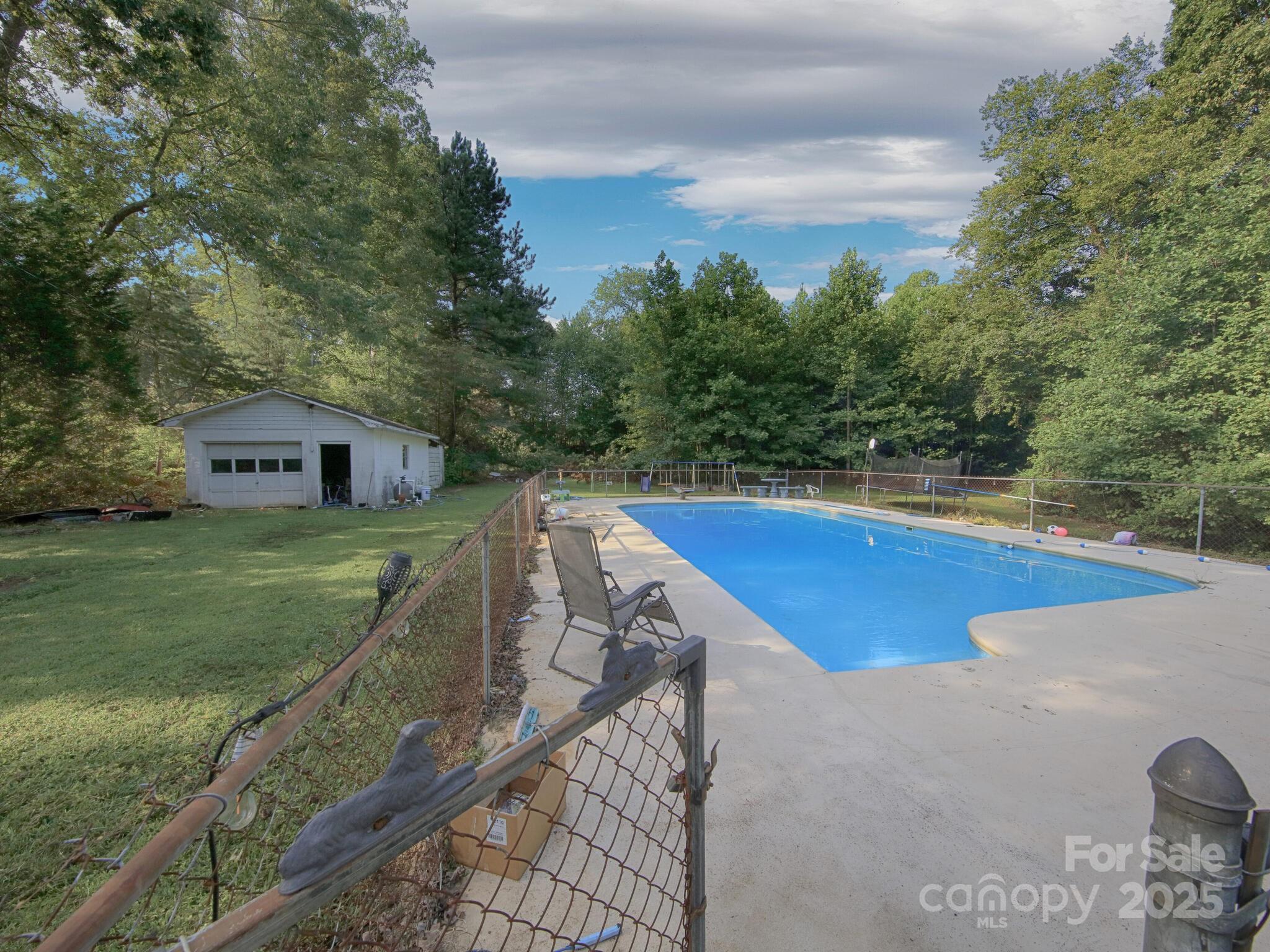 3119 Hickory Highway — Statesville