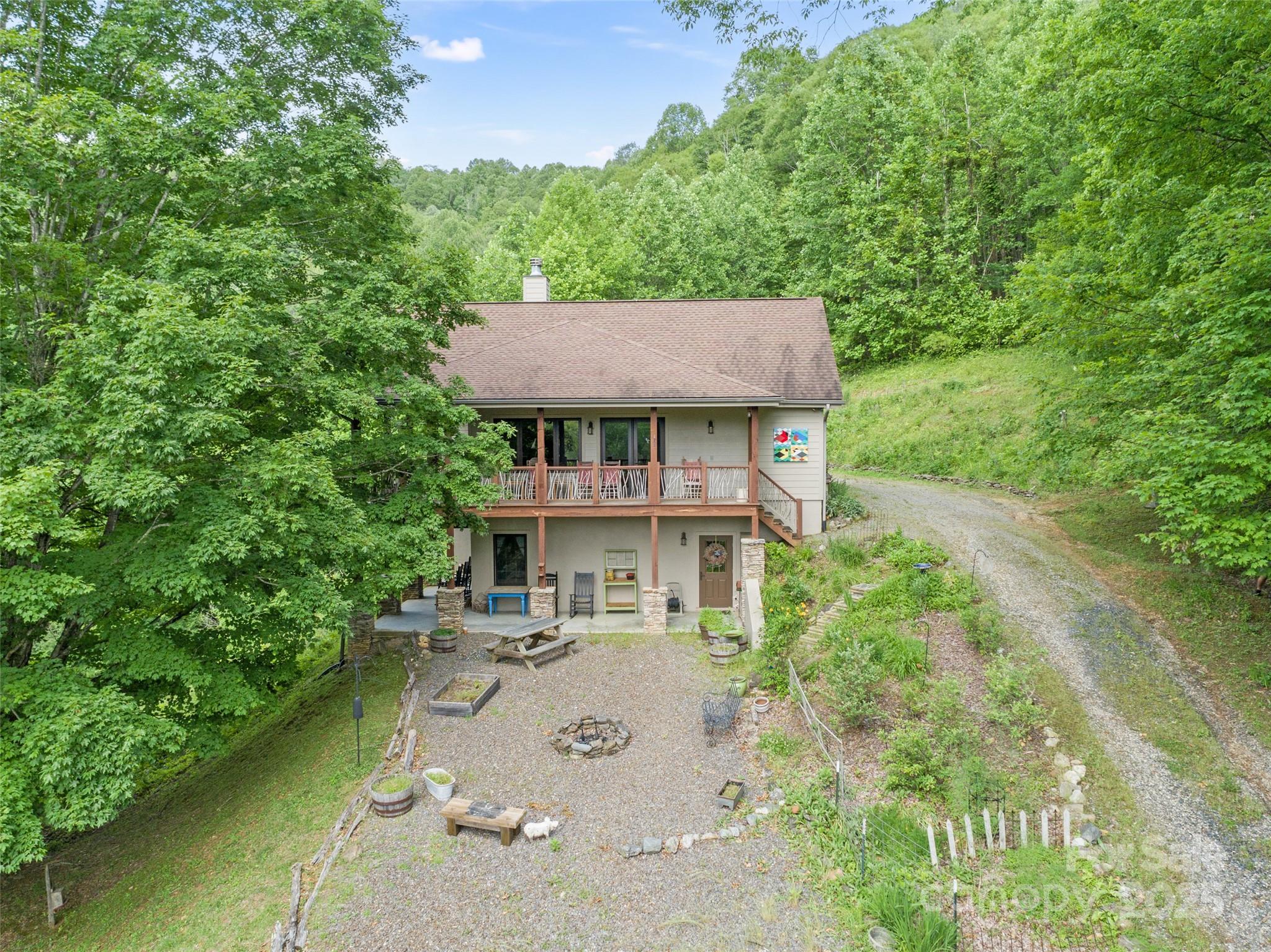 72 Pilgrims Lane — Burnsville