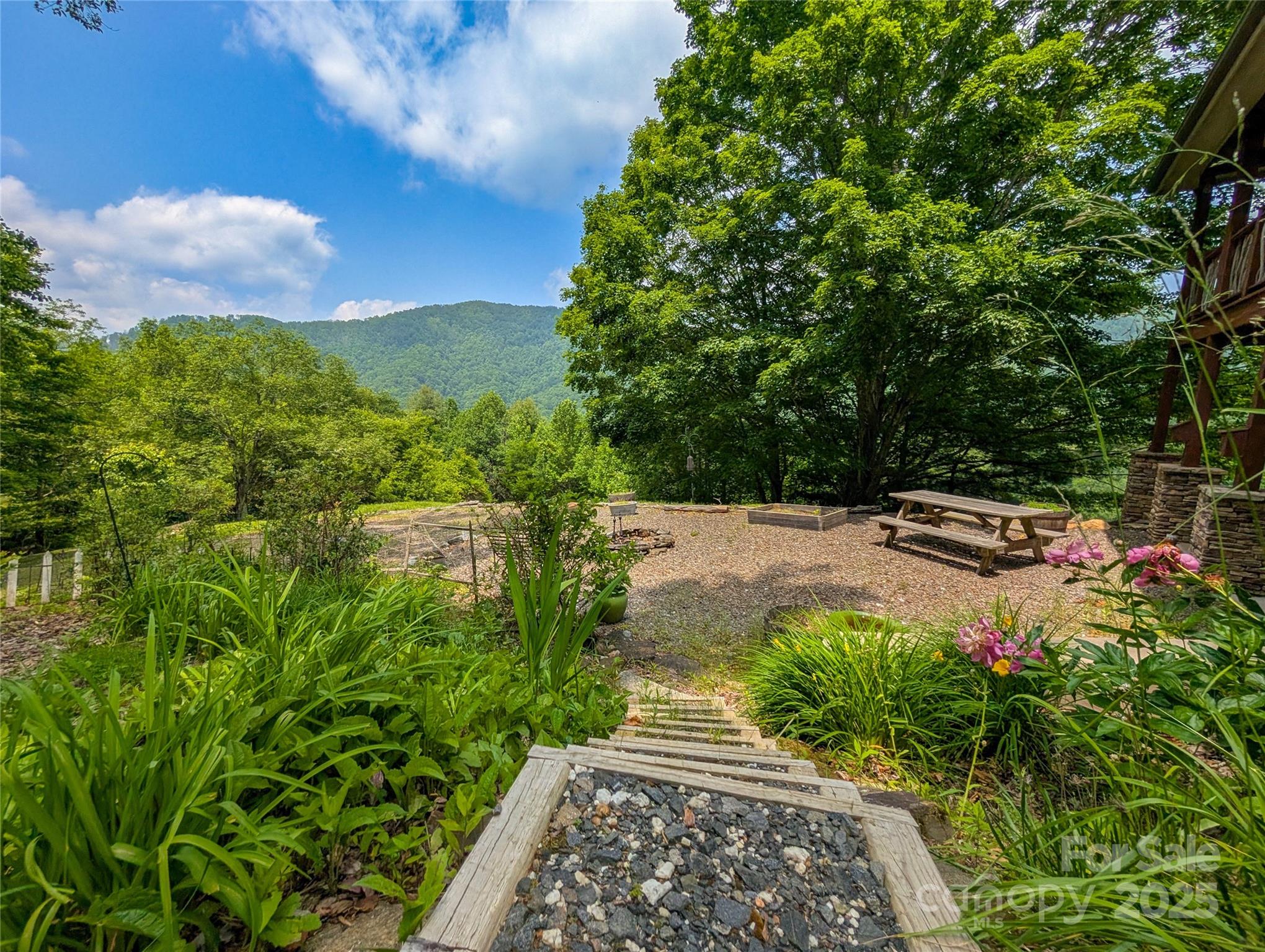 72 Pilgrims Lane — Burnsville