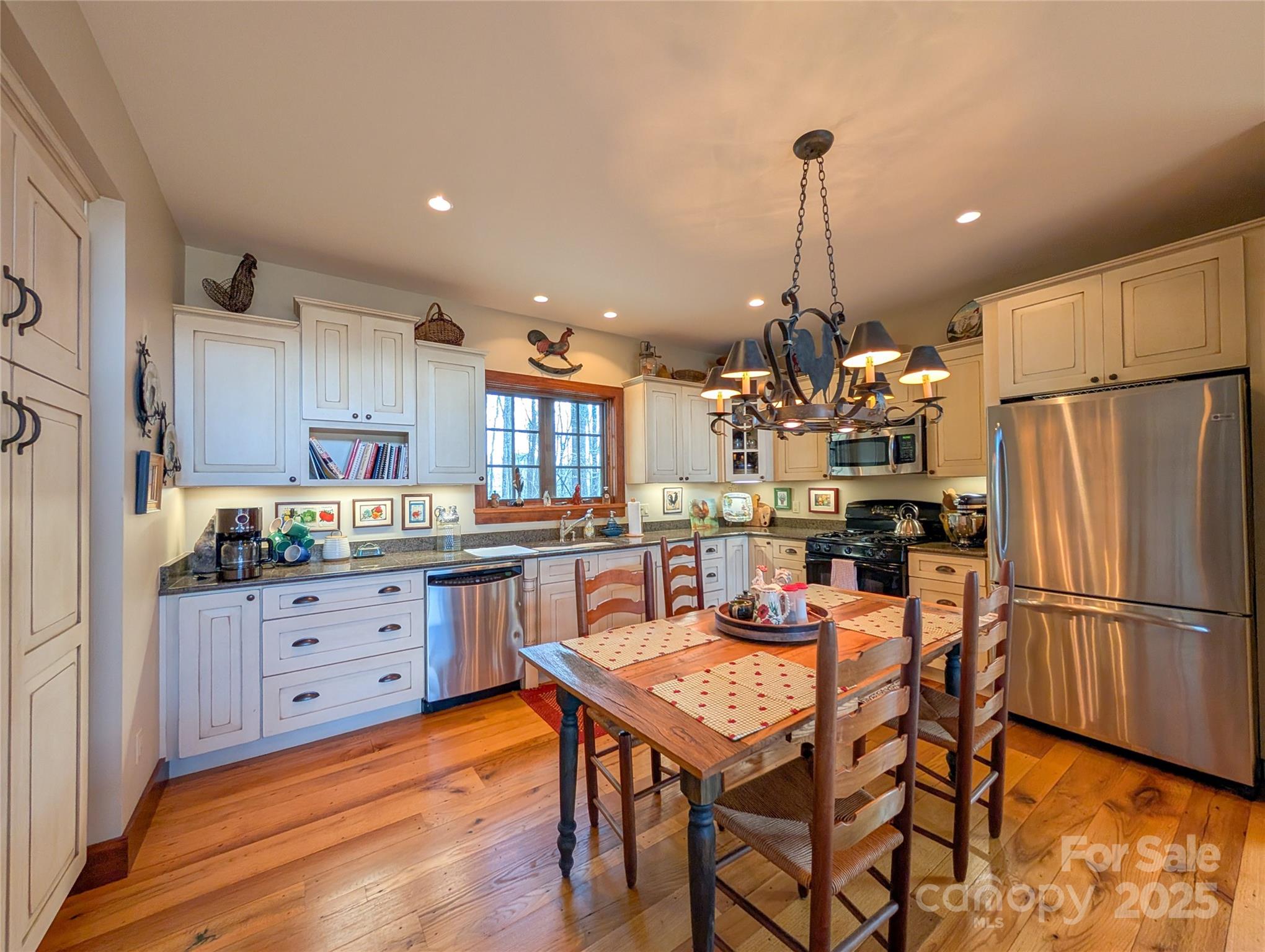 72 Pilgrims Lane — Burnsville
