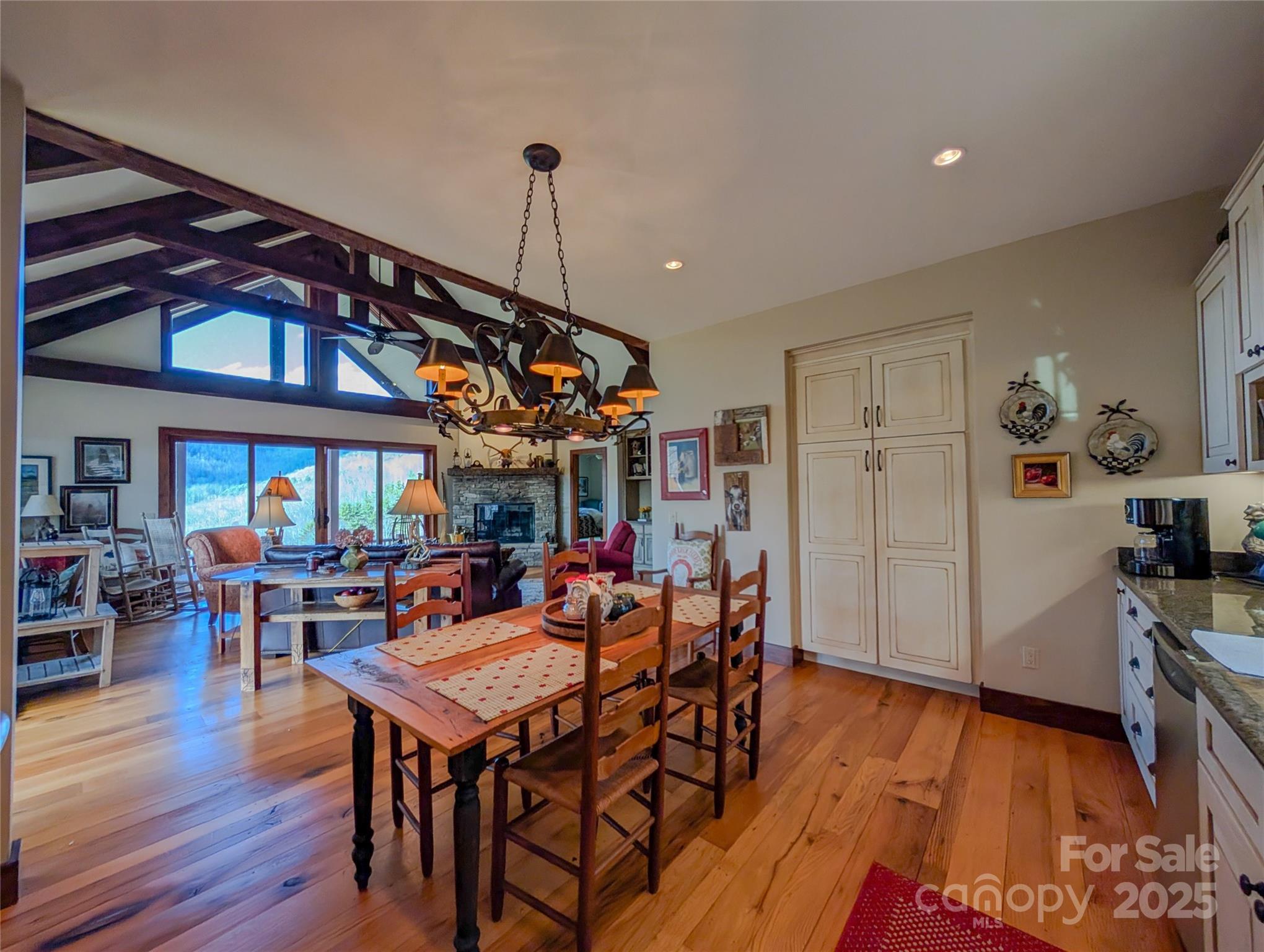 72 Pilgrims Lane — Burnsville