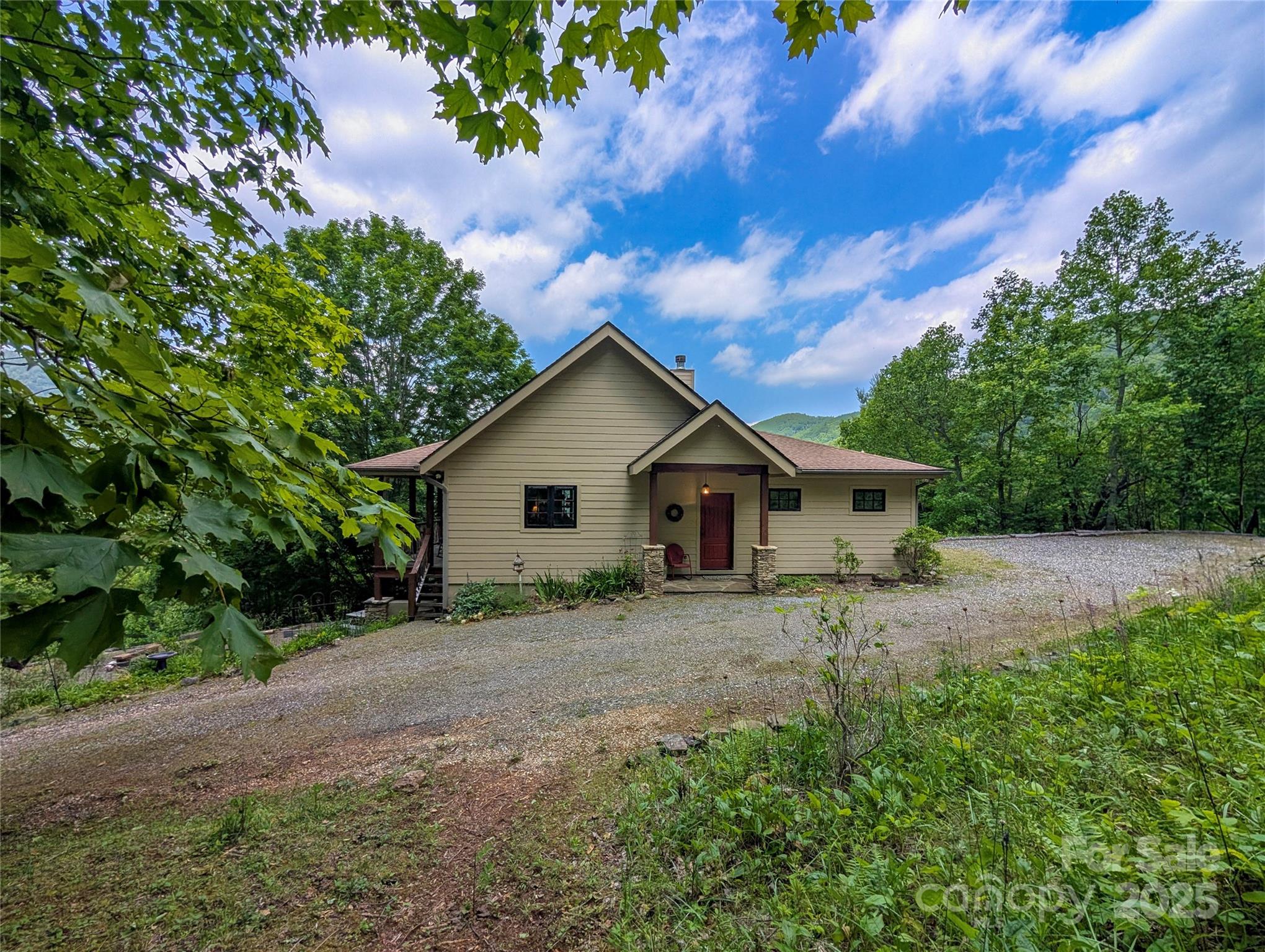 72 Pilgrims Lane — Burnsville