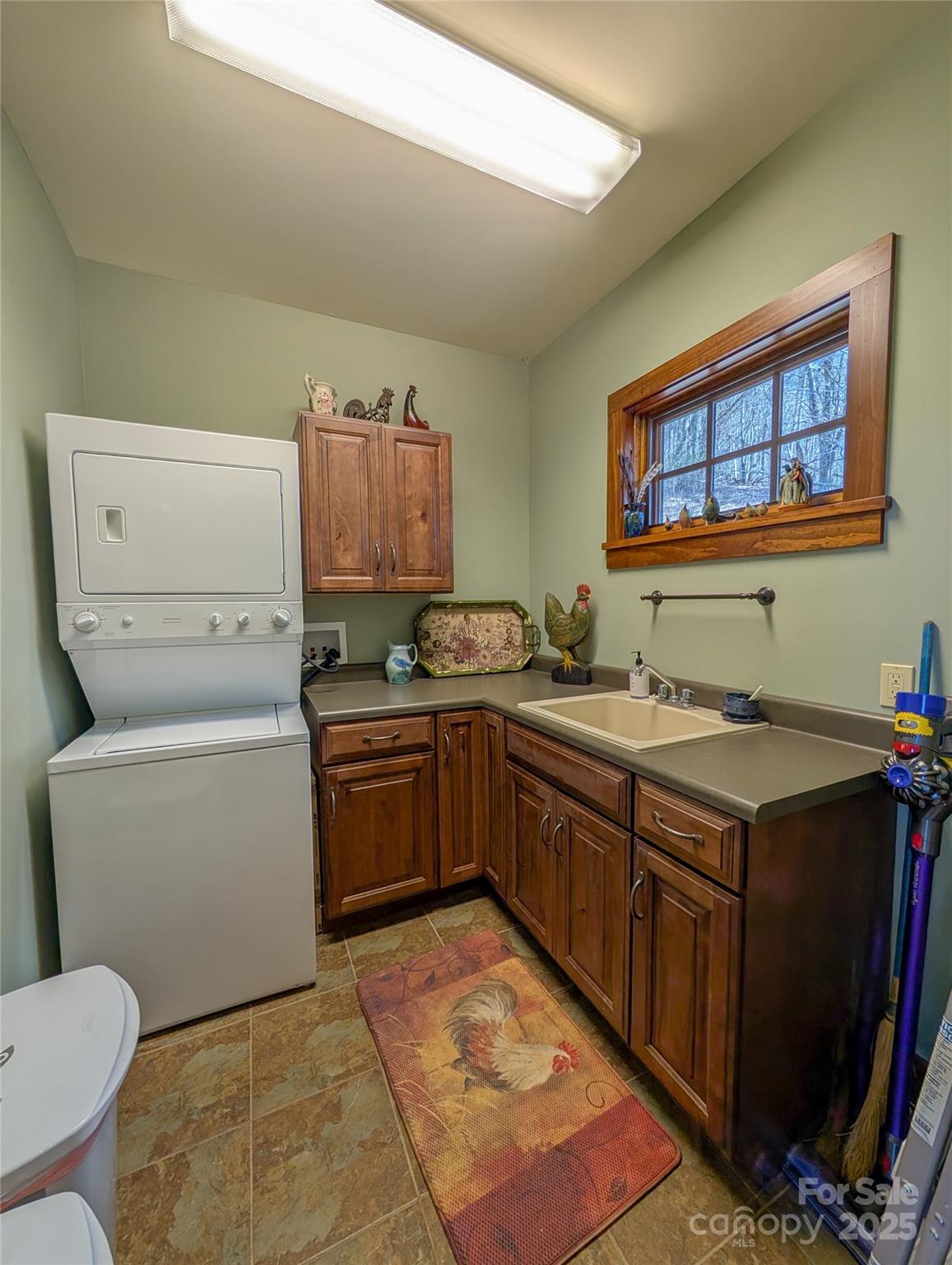 72 Pilgrims Lane — Burnsville