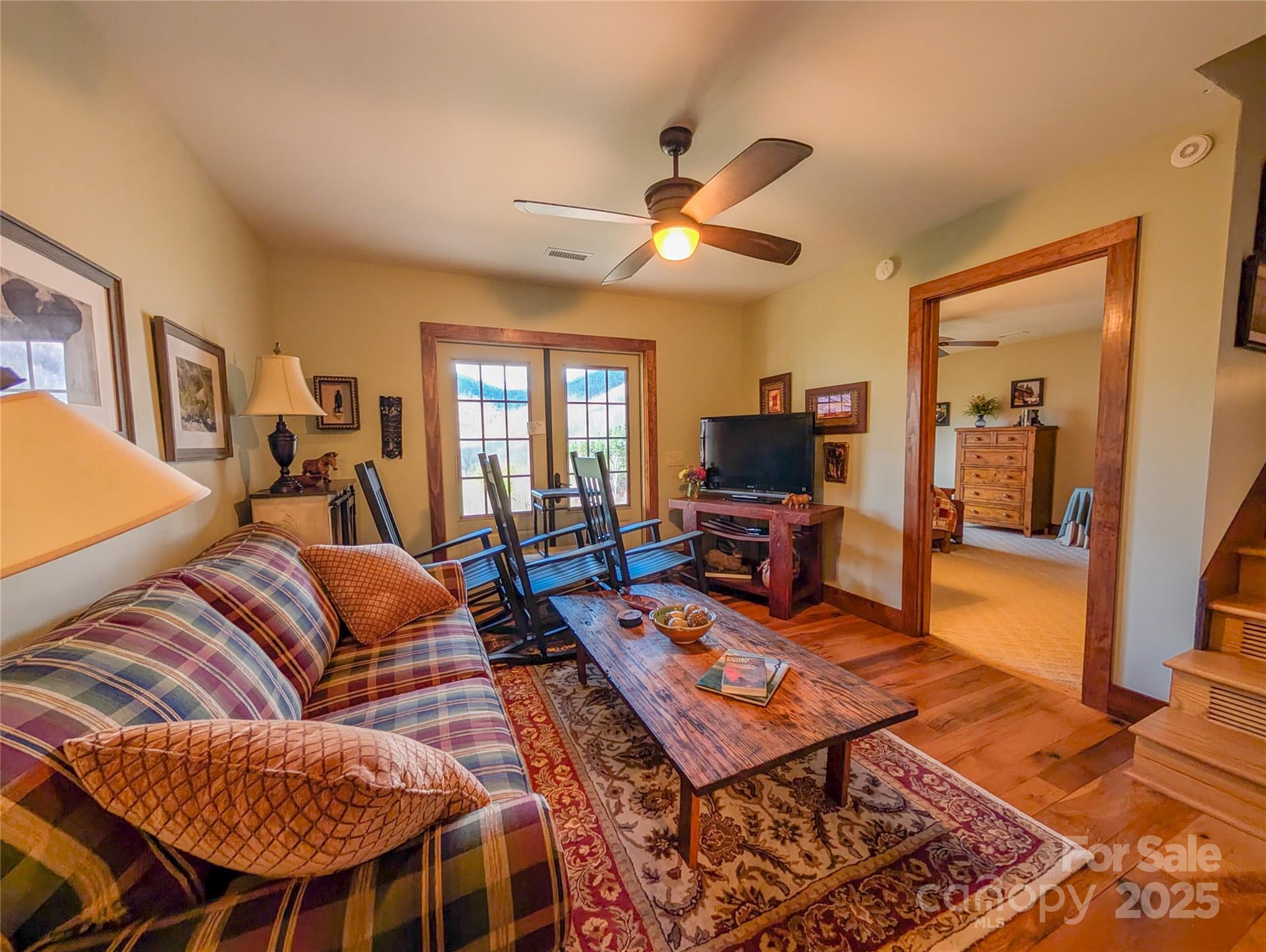 72 Pilgrims Lane — Burnsville