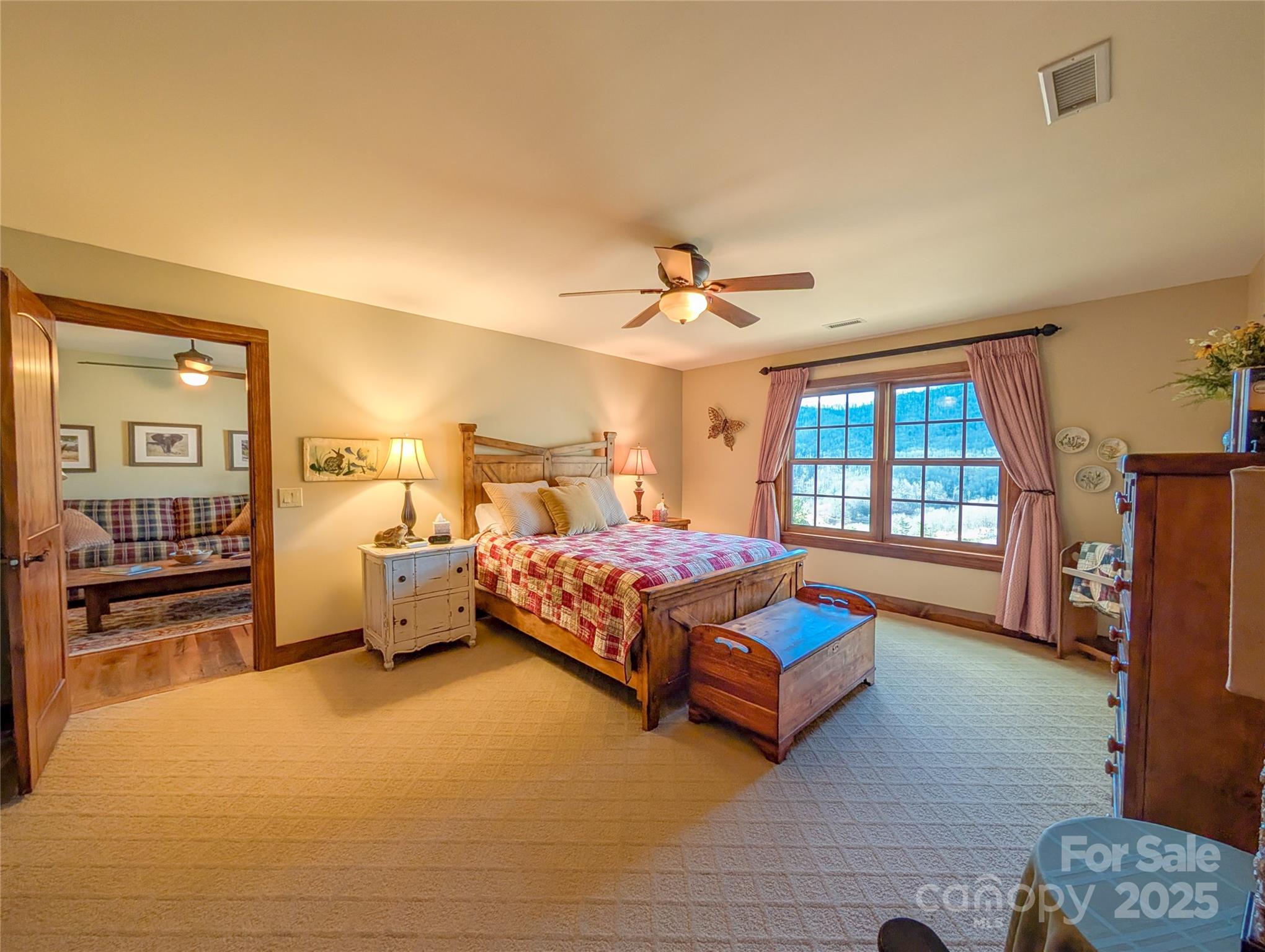 72 Pilgrims Lane — Burnsville