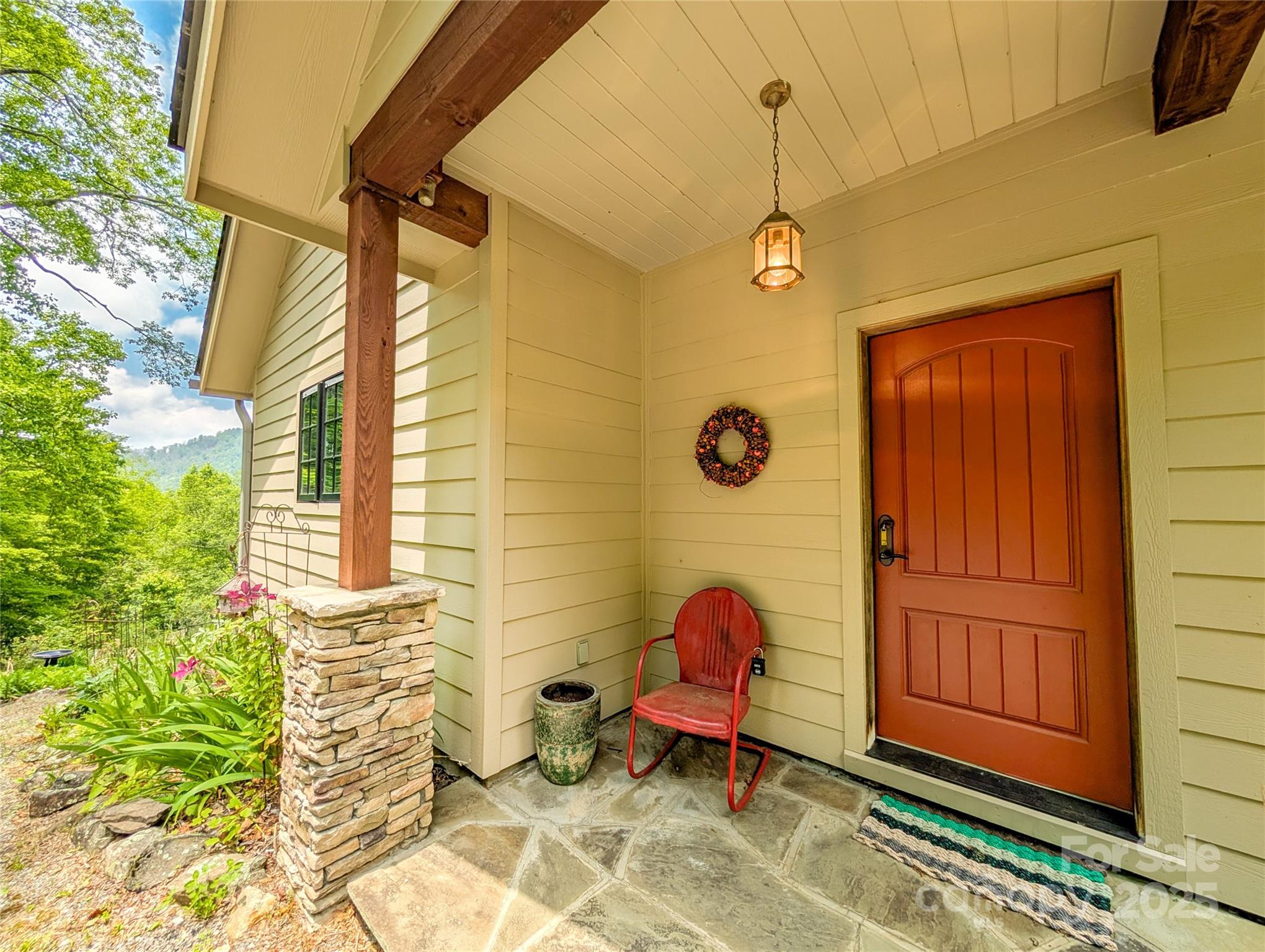 72 Pilgrims Lane — Burnsville