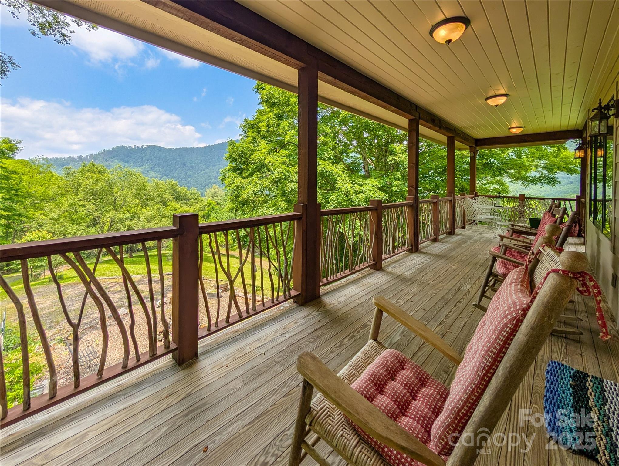 72 Pilgrims Lane — Burnsville