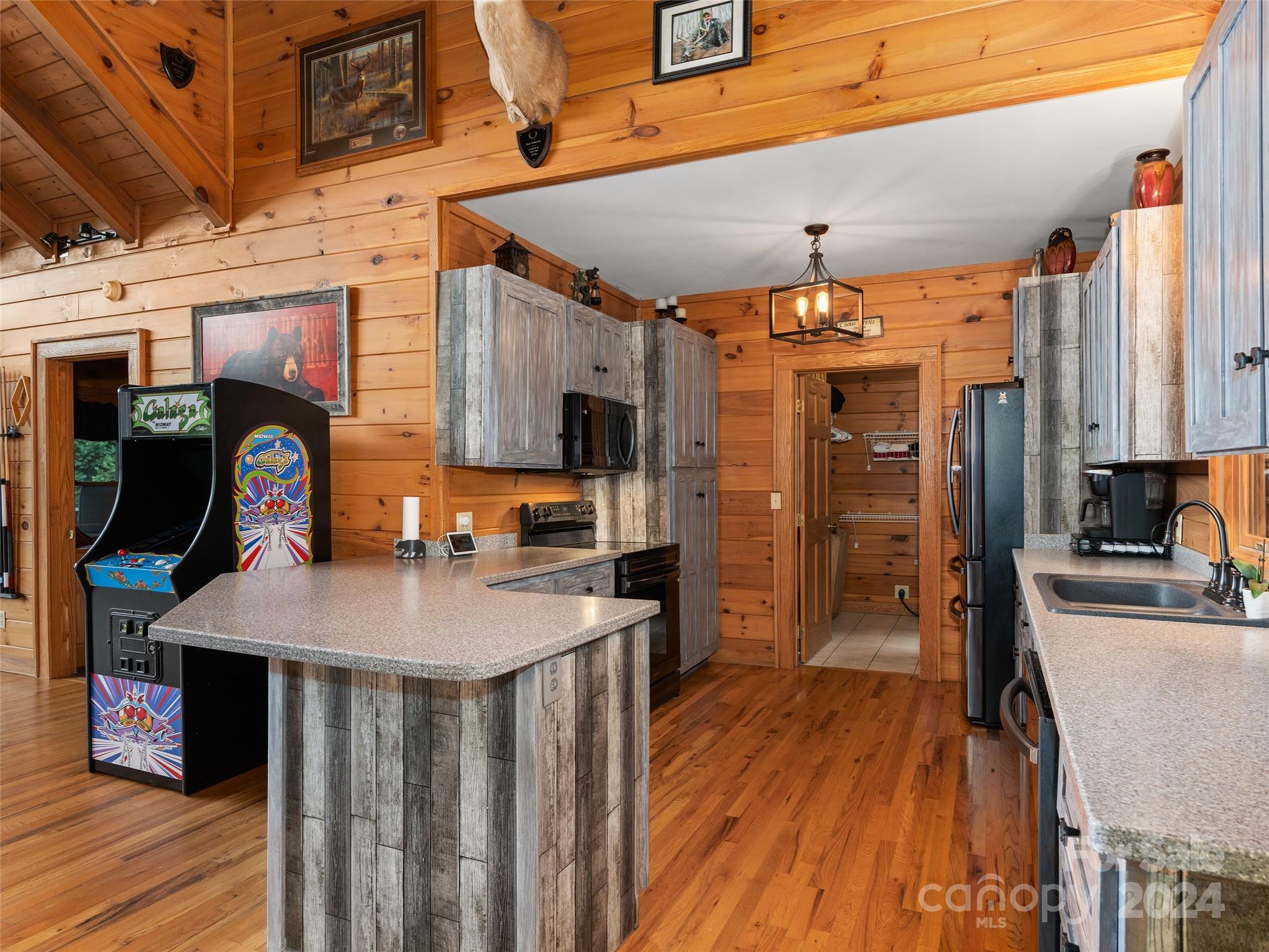 80 Austins Trail — Canton