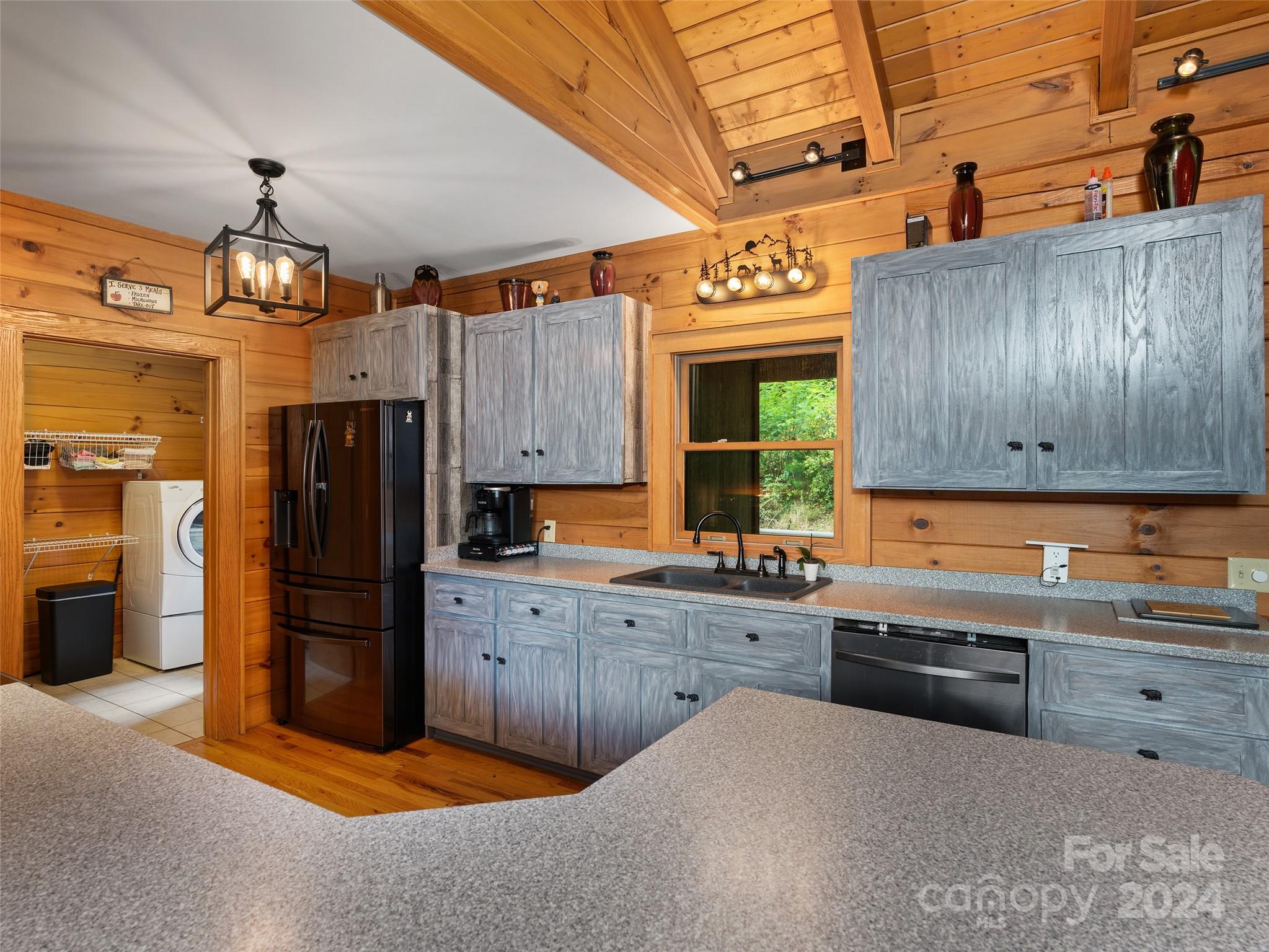 80 Austins Trail — Canton