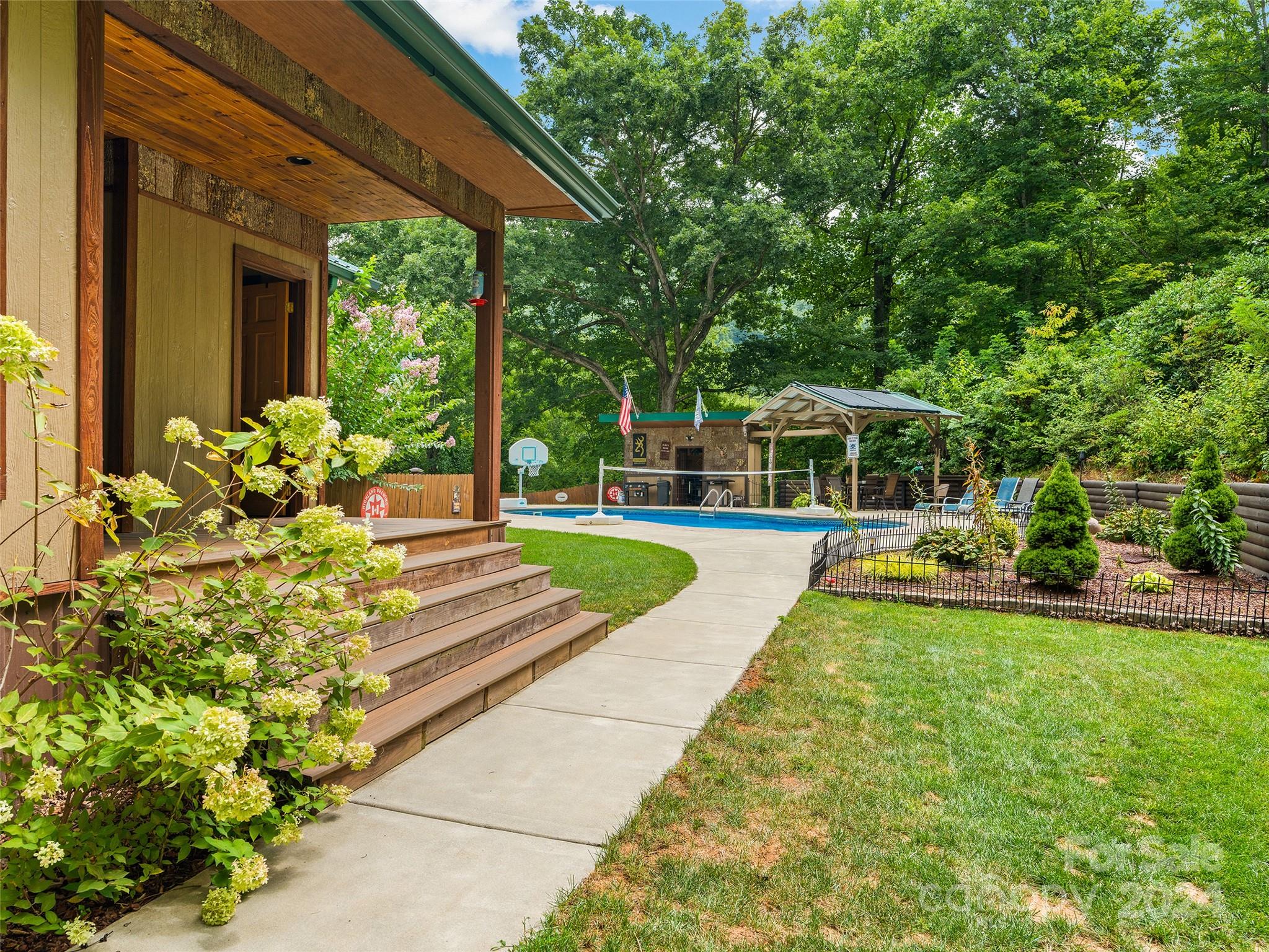 80 Austins Trail — Canton