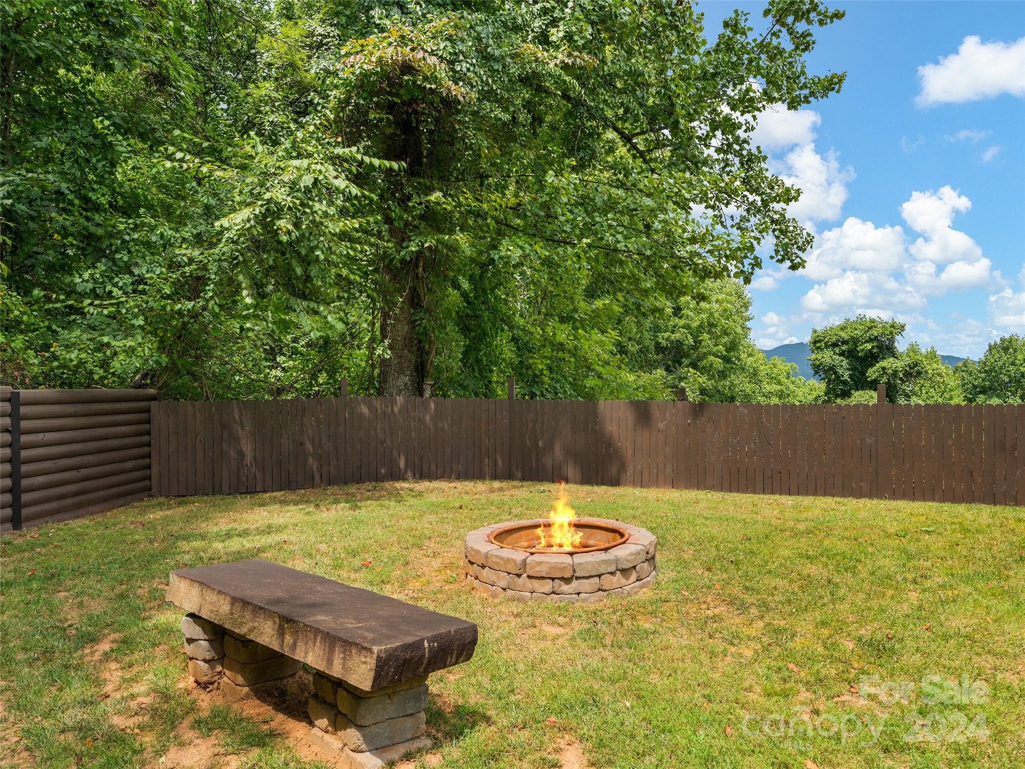 80 Austins Trail — Canton