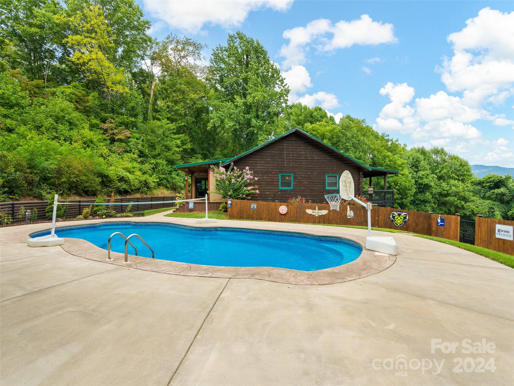 80 Austins Trail — Canton