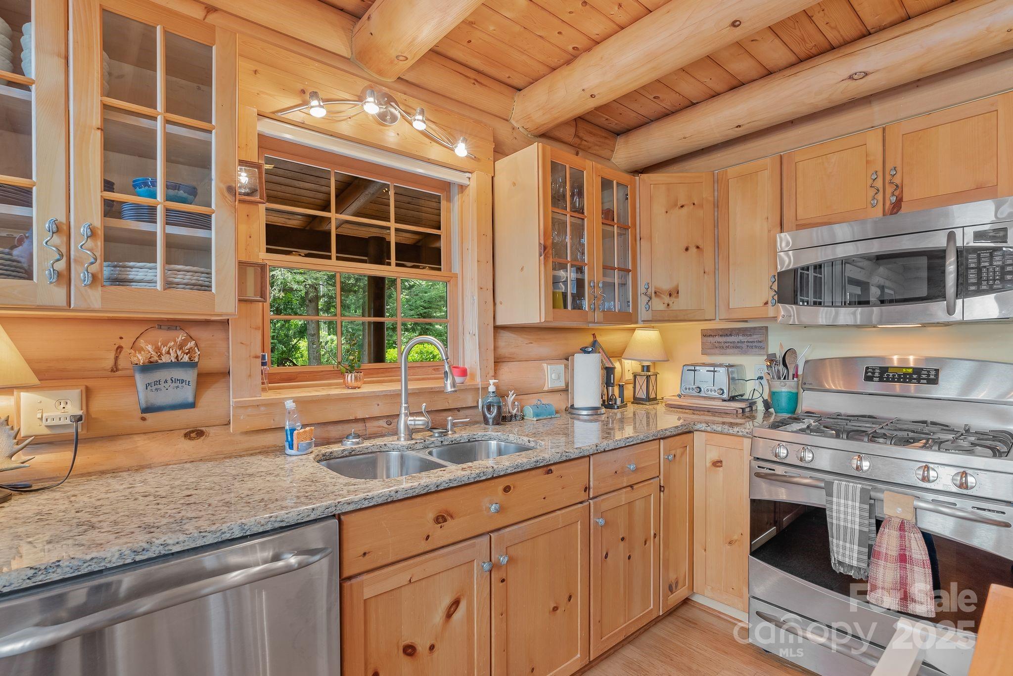 90 Forest Ridge Road — Burnsville
