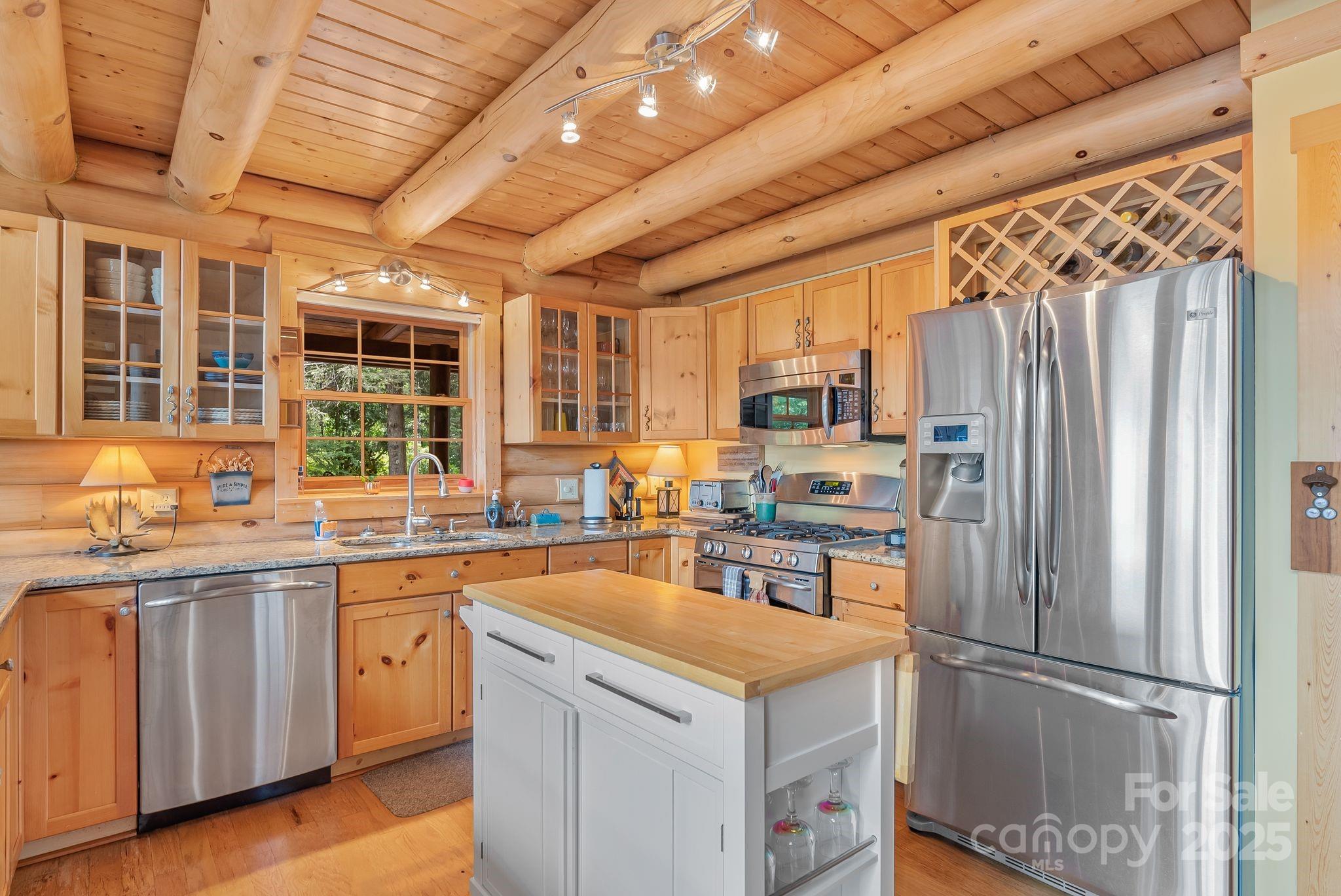 90 Forest Ridge Road — Burnsville
