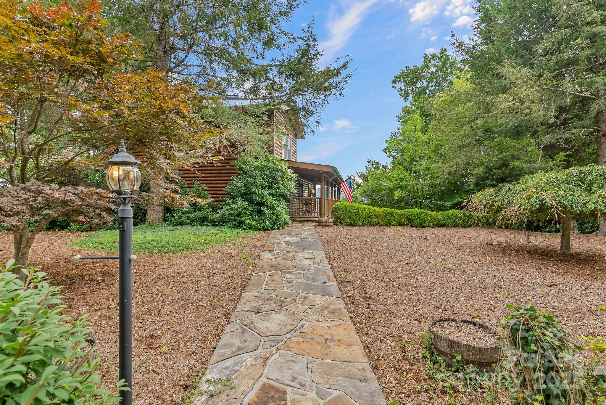 90 Forest Ridge Road — Burnsville