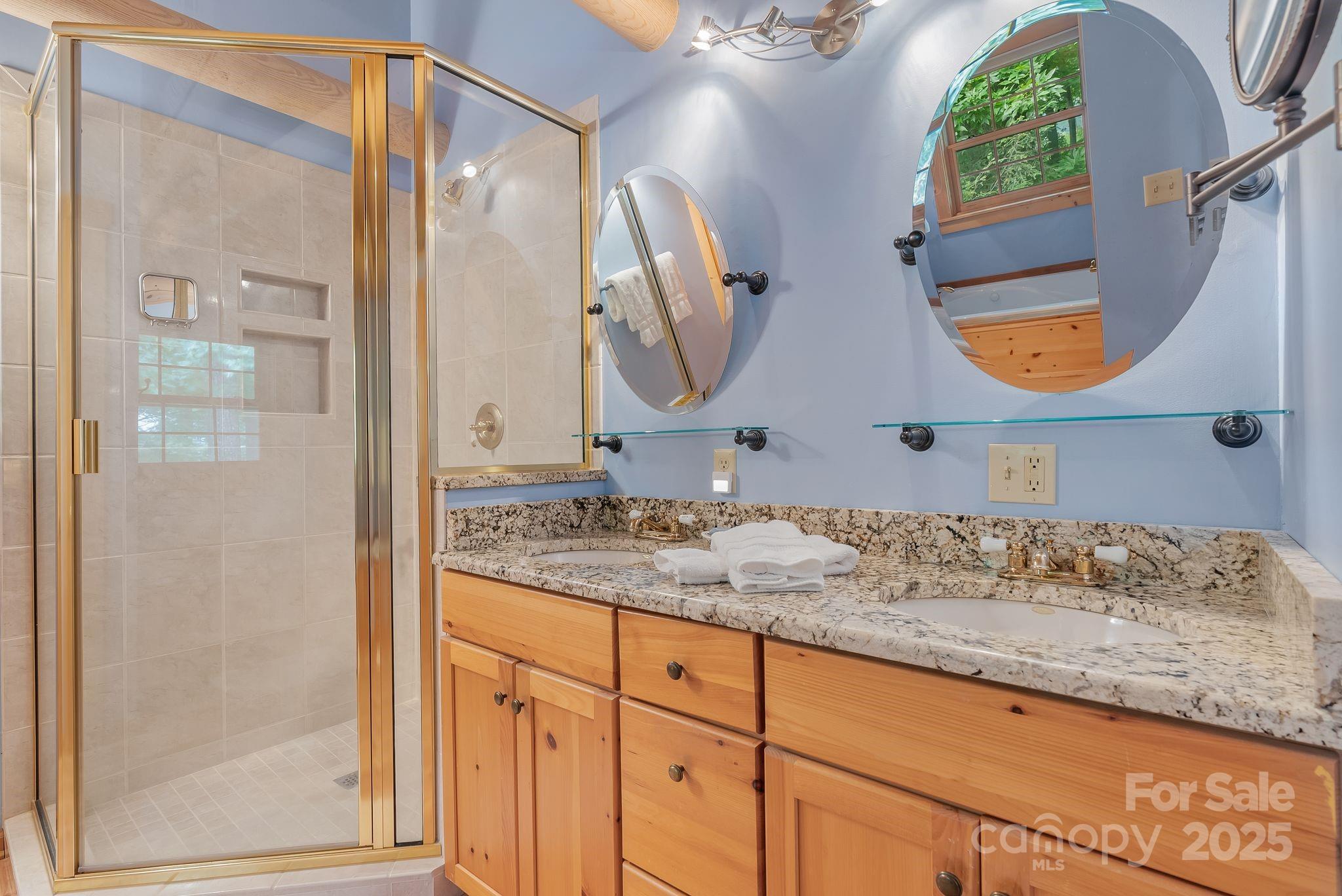 90 Forest Ridge Road — Burnsville