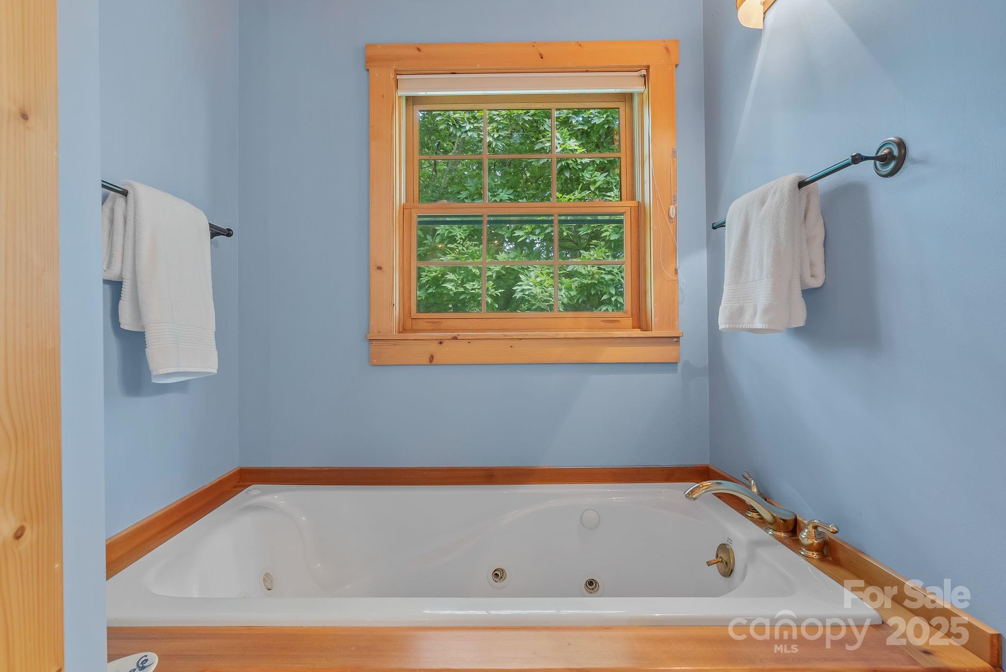 90 Forest Ridge Road — Burnsville