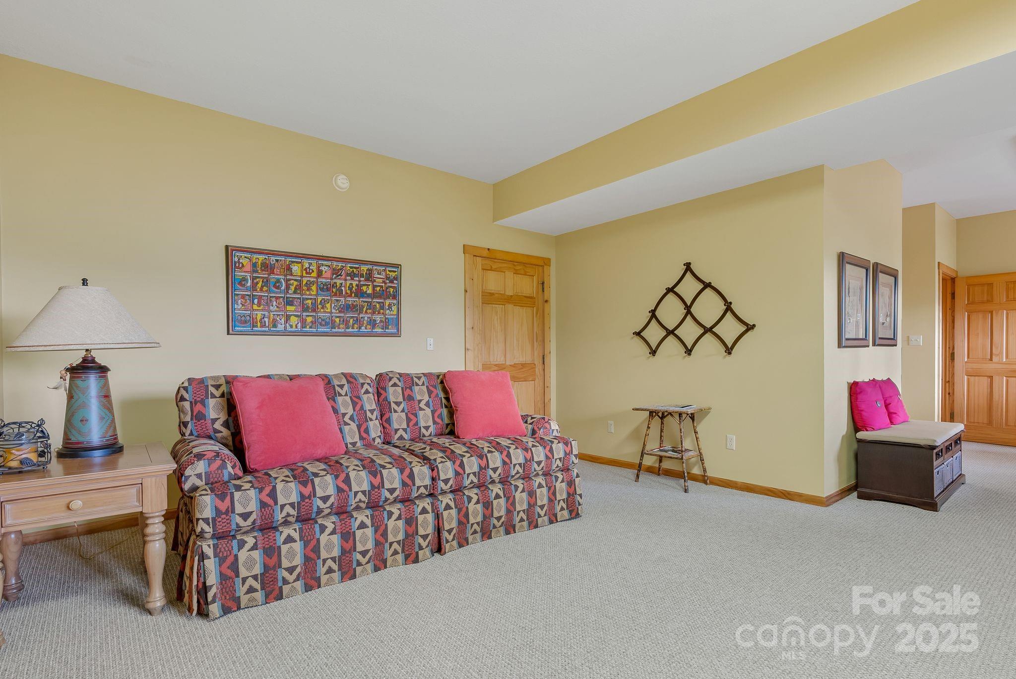 90 Forest Ridge Road — Burnsville