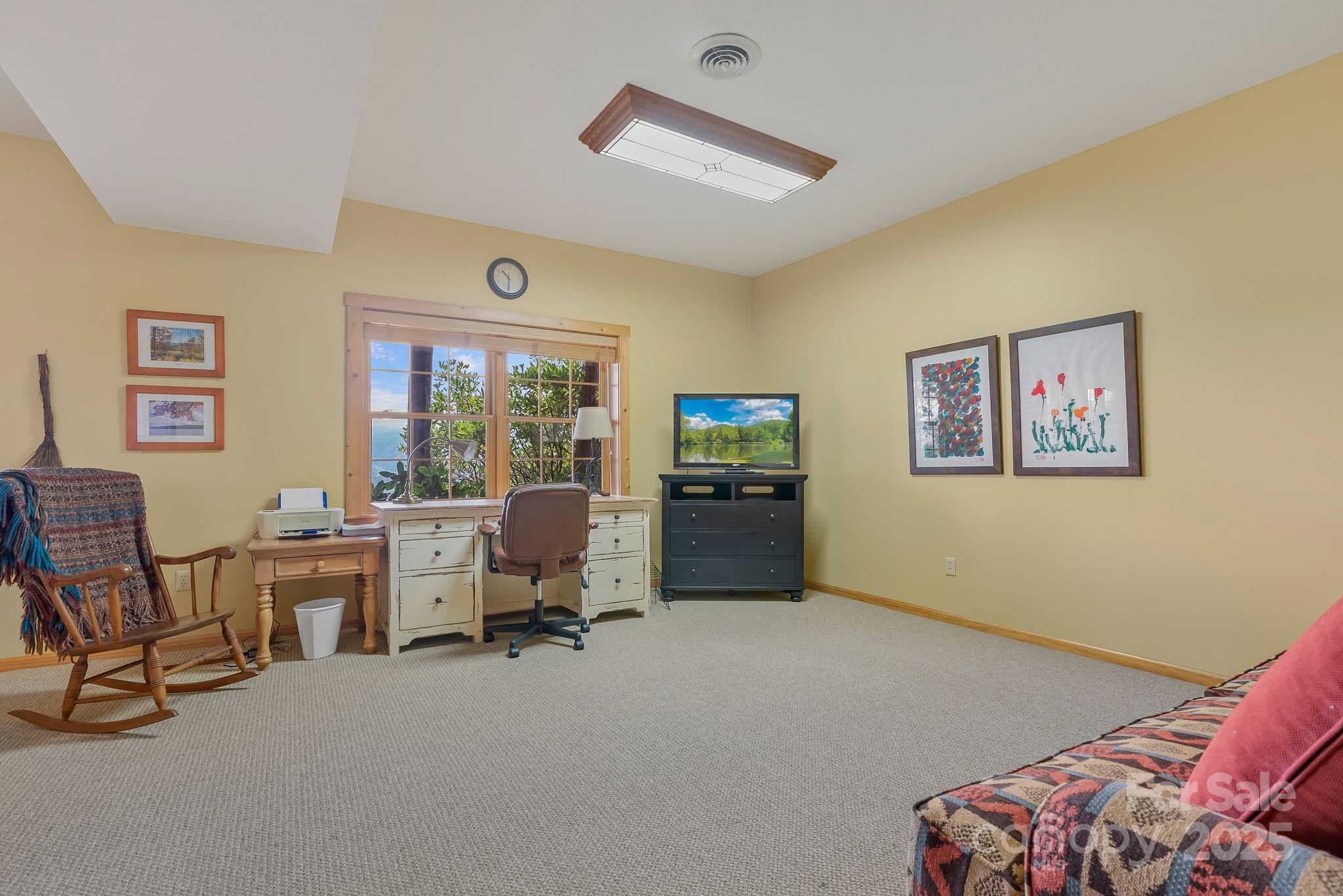 90 Forest Ridge Road — Burnsville