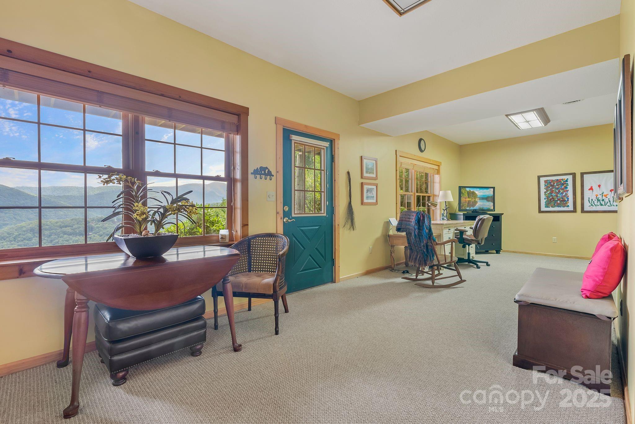 90 Forest Ridge Road — Burnsville
