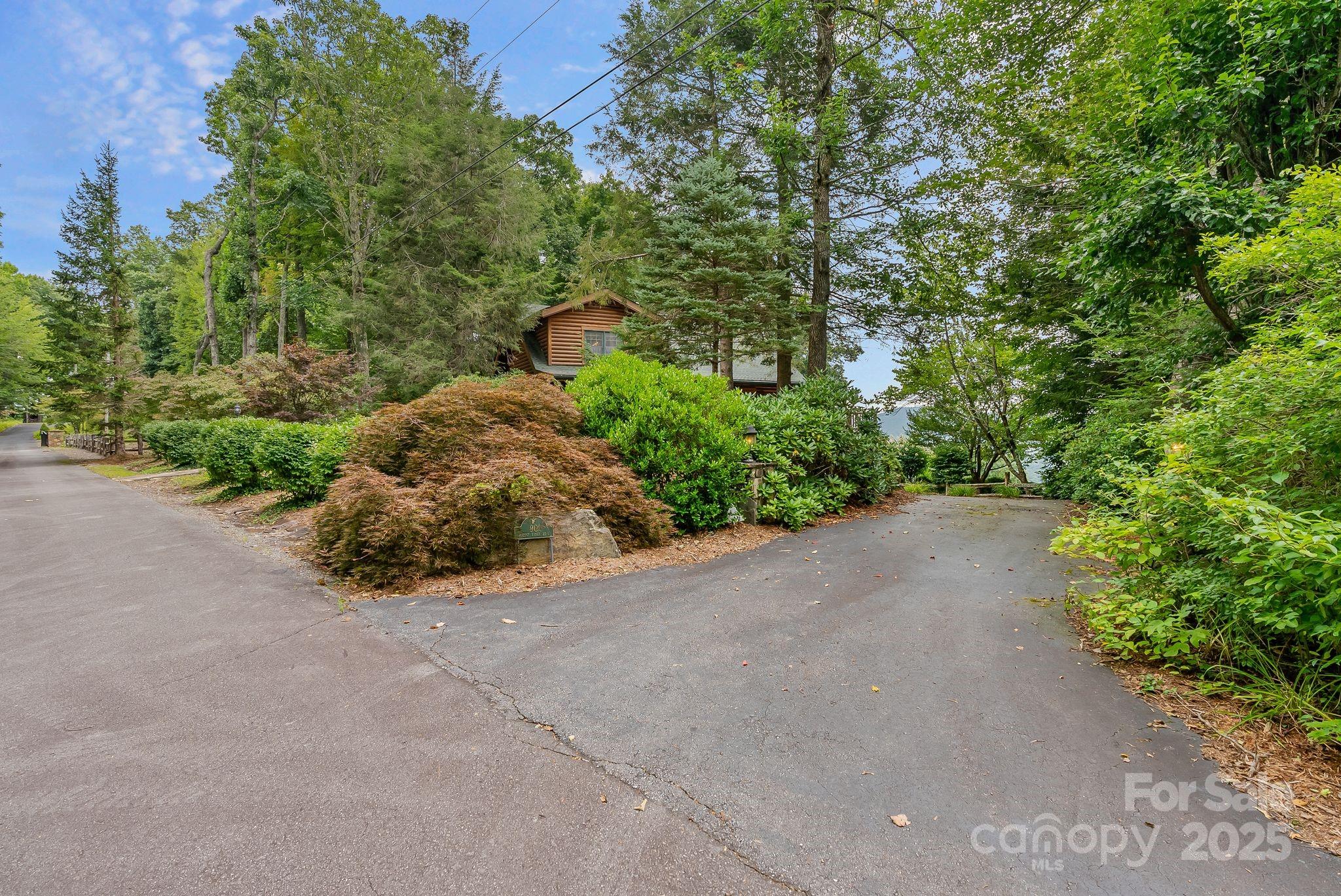 90 Forest Ridge Road — Burnsville
