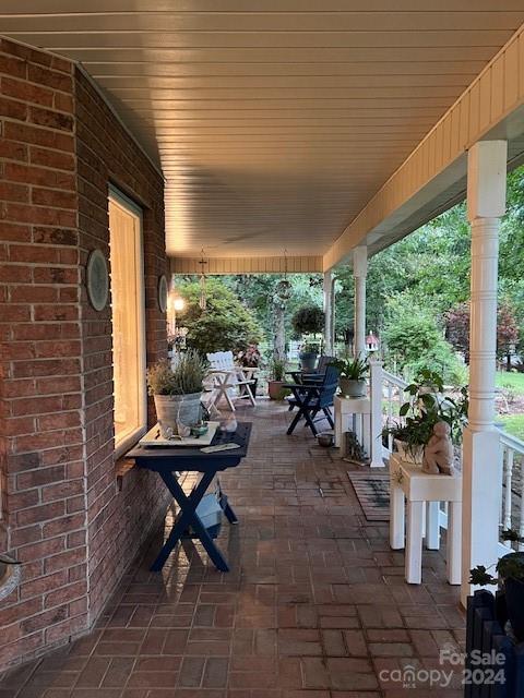 1240 Gaddy Road S — Nebo