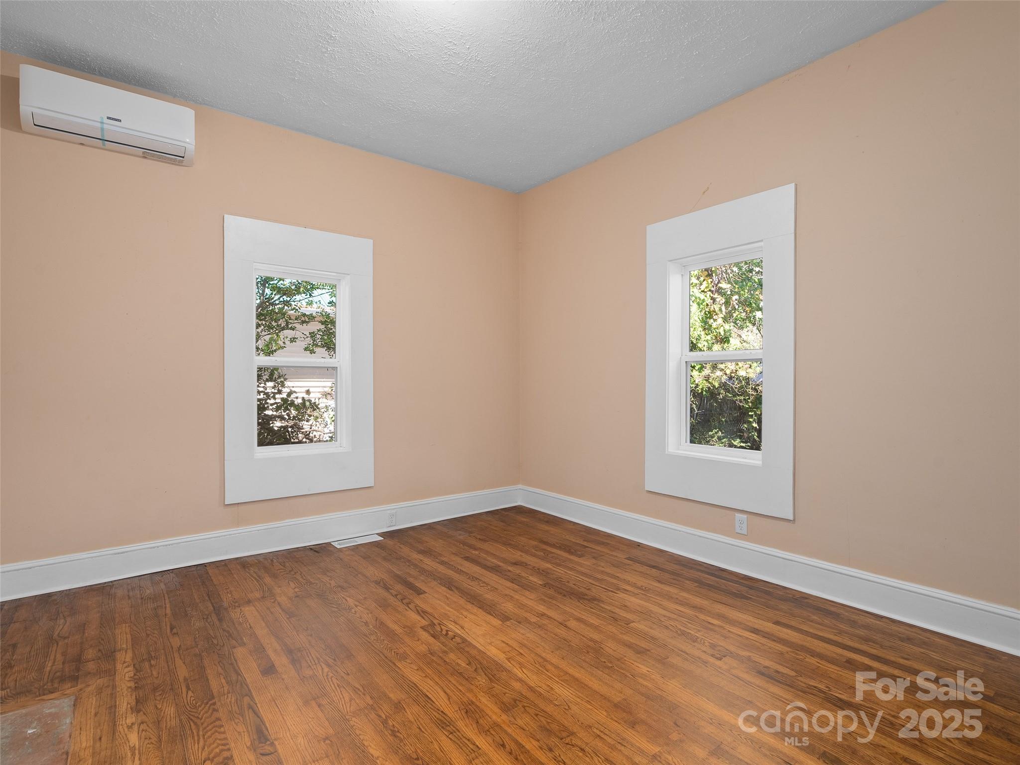 290 Killian Street — Waynesville