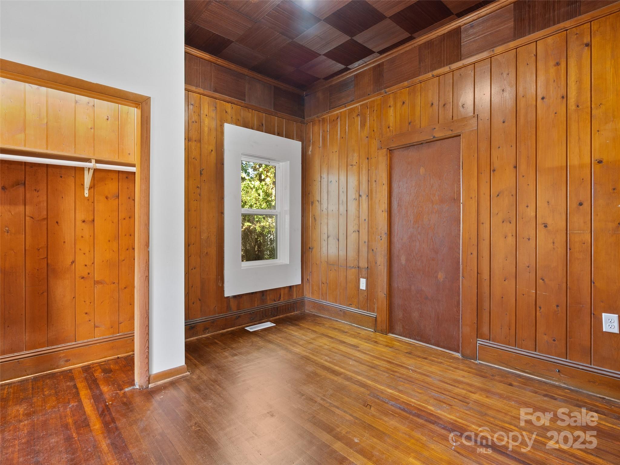290 Killian Street — Waynesville