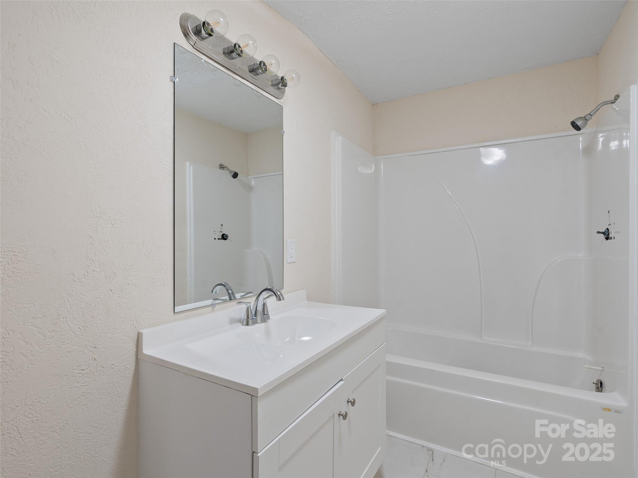 290 Killian Street — Waynesville