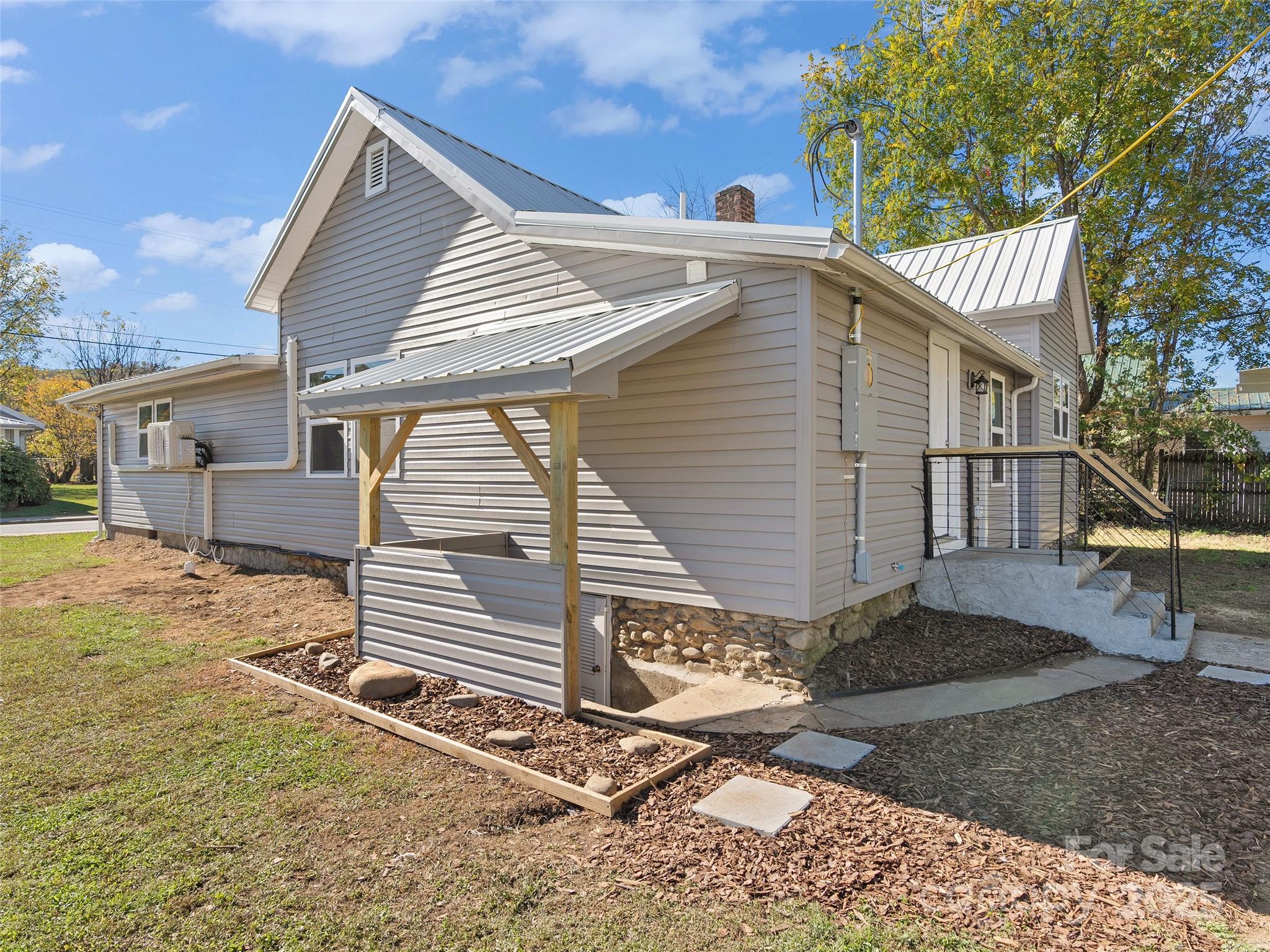 290 Killian Street — Waynesville